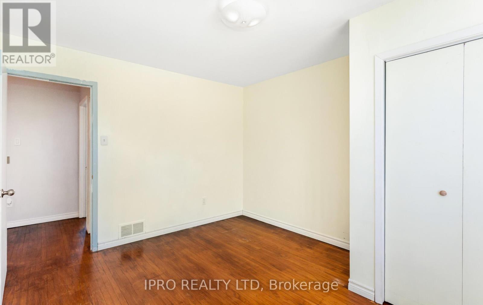 












95 WILLOWRIDGE ROAD

,
Toronto (Willowridge-Martingrove-Richview),




Ontario
M9R3Z5

