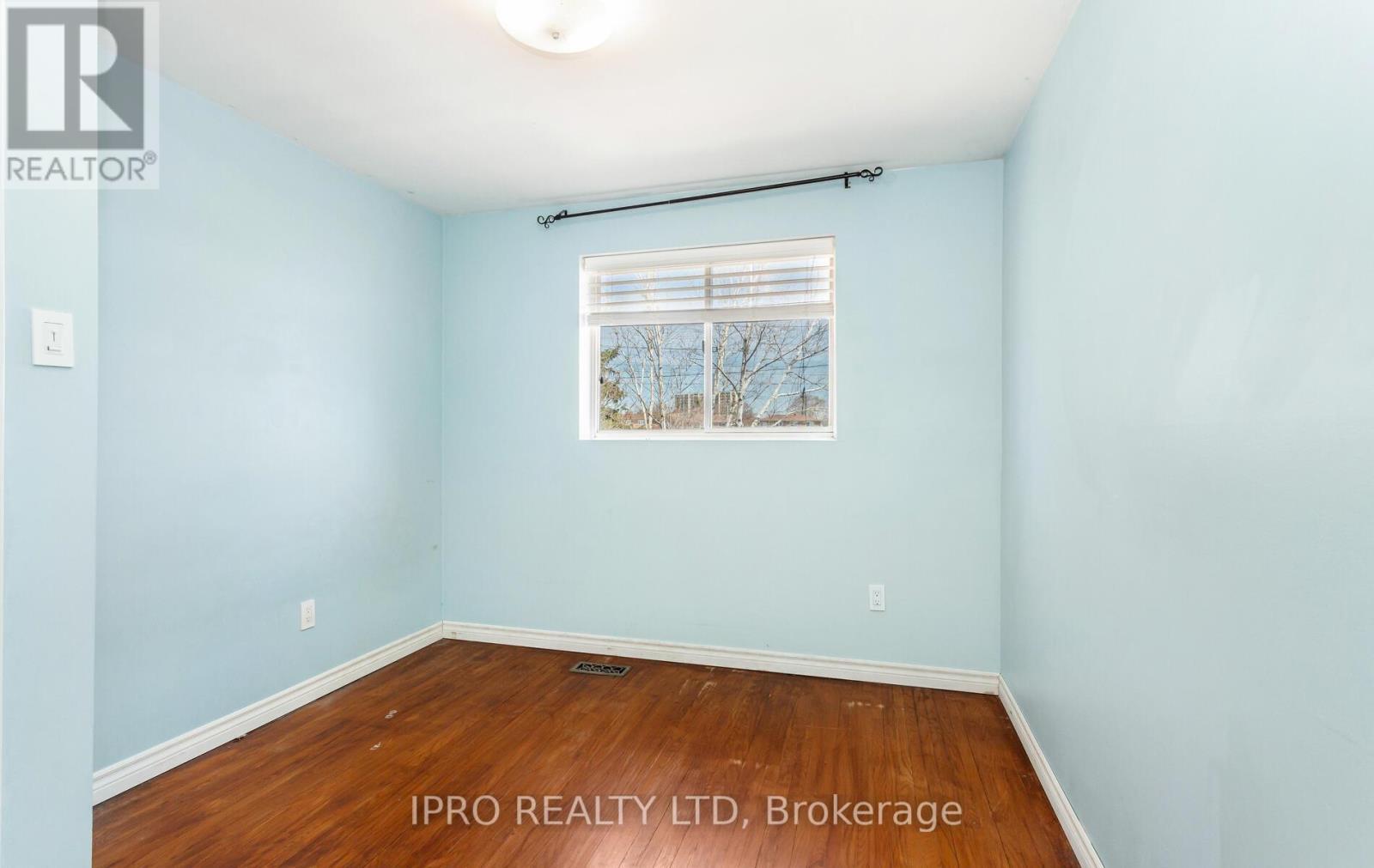 












95 WILLOWRIDGE ROAD

,
Toronto (Willowridge-Martingrove-Richview),




Ontario
M9R3Z5

