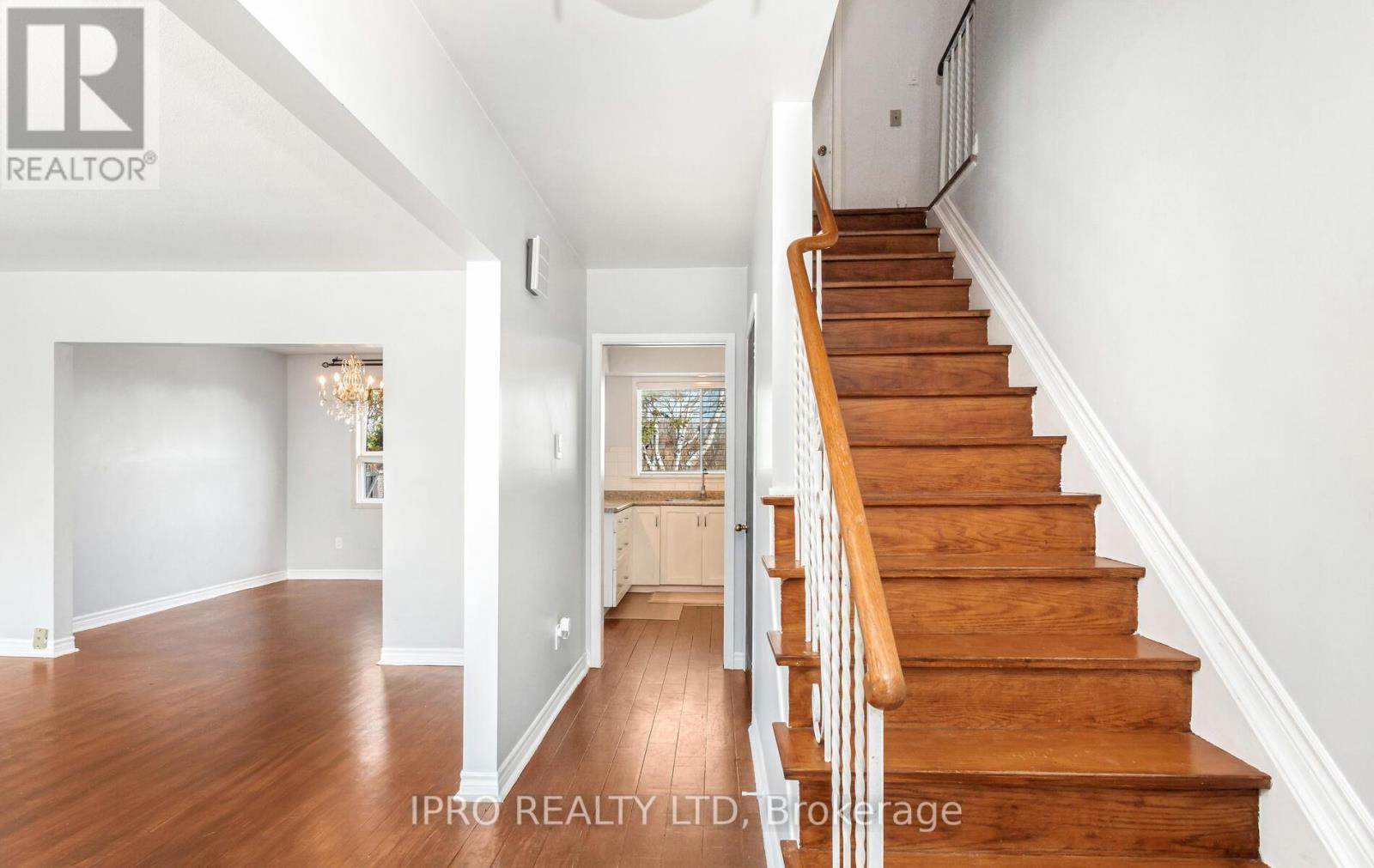 












95 WILLOWRIDGE ROAD

,
Toronto (Willowridge-Martingrove-Richview),




Ontario
M9R3Z5

