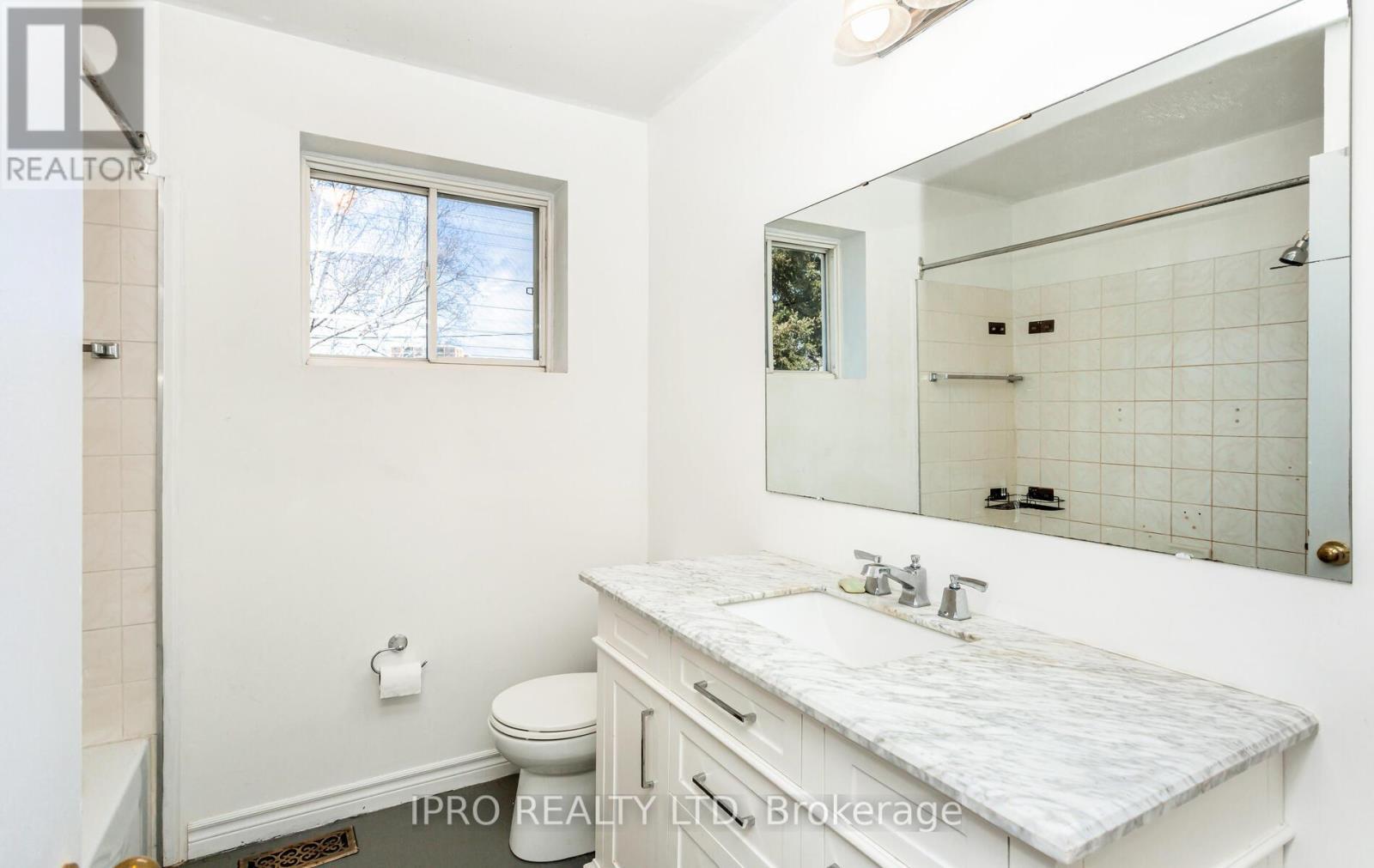 












95 WILLOWRIDGE ROAD

,
Toronto (Willowridge-Martingrove-Richview),




Ontario
M9R3Z5

