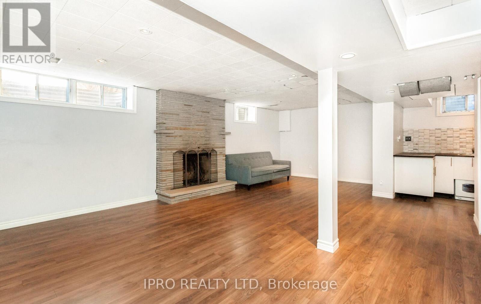 












95 WILLOWRIDGE ROAD

,
Toronto (Willowridge-Martingrove-Richview),




Ontario
M9R3Z5


