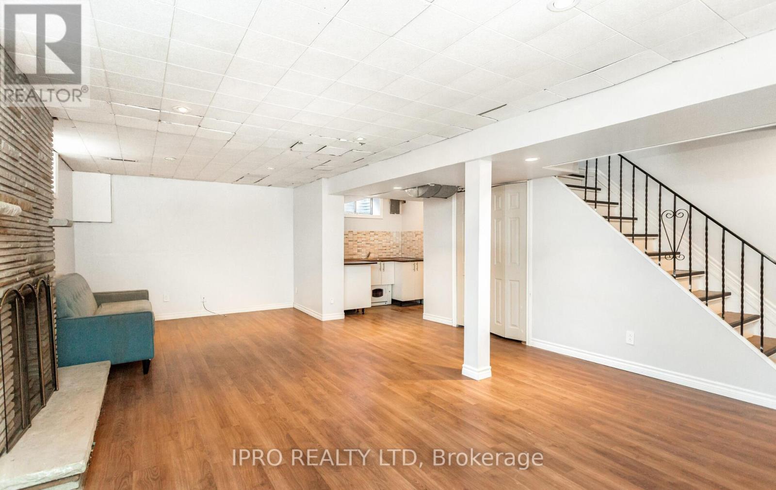 












95 WILLOWRIDGE ROAD

,
Toronto (Willowridge-Martingrove-Richview),




Ontario
M9R3Z5

