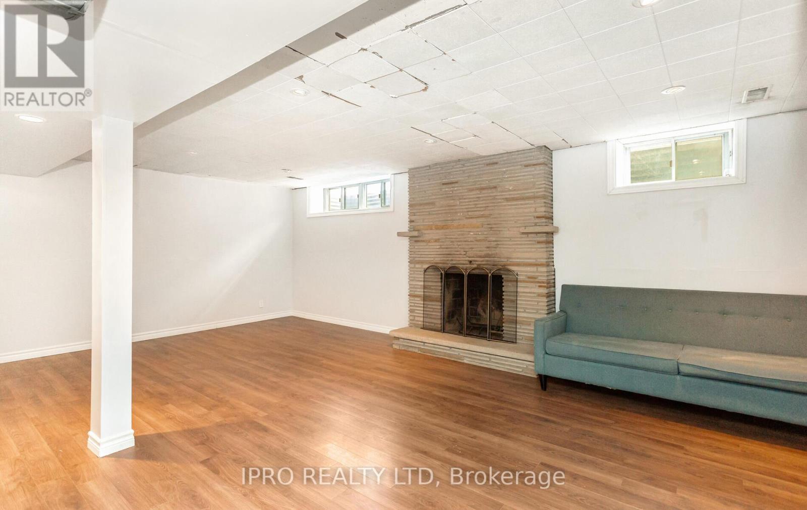 












95 WILLOWRIDGE ROAD

,
Toronto (Willowridge-Martingrove-Richview),




Ontario
M9R3Z5

