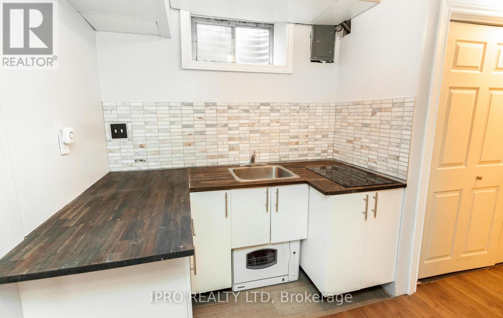 












95 WILLOWRIDGE ROAD

,
Toronto (Willowridge-Martingrove-Richview),




Ontario
M9R3Z5

