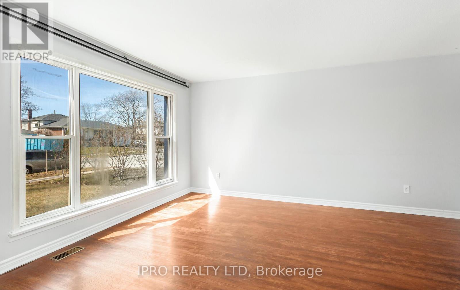 












95 WILLOWRIDGE ROAD

,
Toronto (Willowridge-Martingrove-Richview),




Ontario
M9R3Z5

