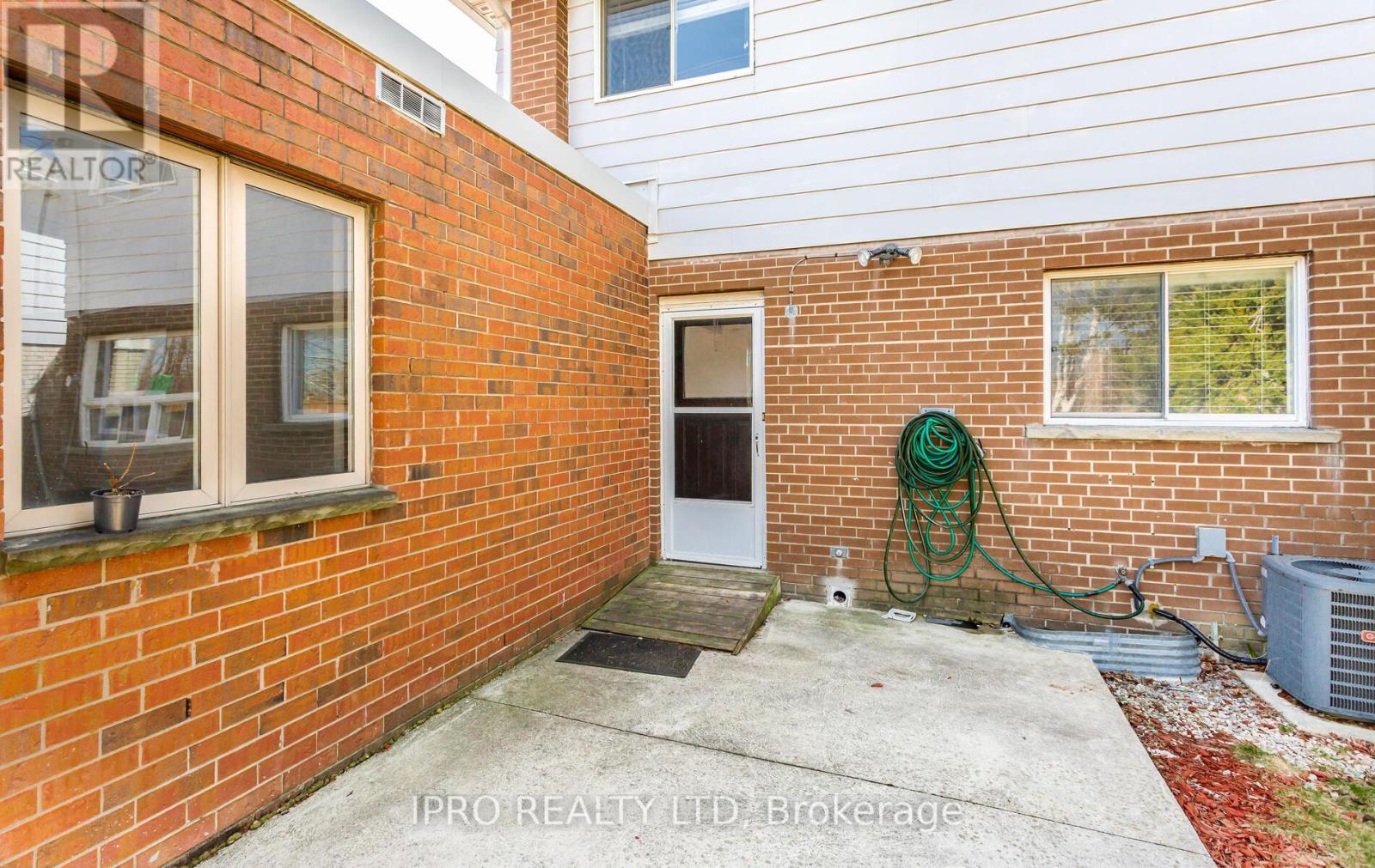 












95 WILLOWRIDGE ROAD

,
Toronto (Willowridge-Martingrove-Richview),




Ontario
M9R3Z5


