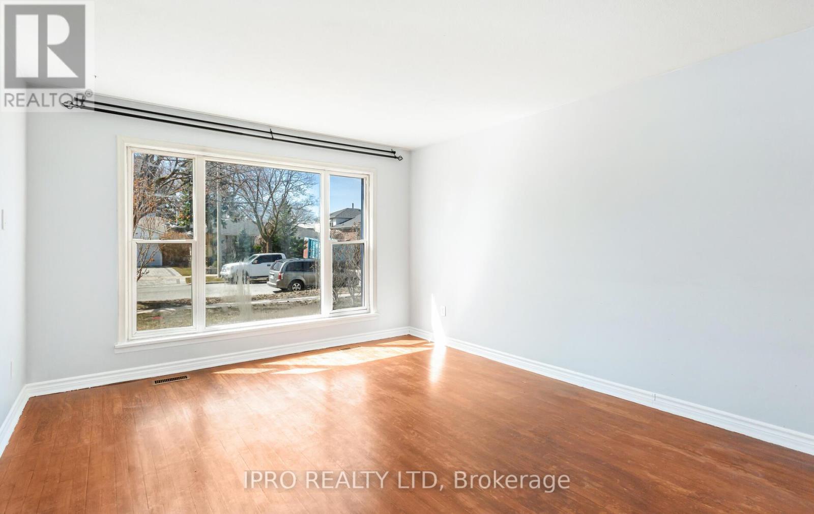 












95 WILLOWRIDGE ROAD

,
Toronto (Willowridge-Martingrove-Richview),




Ontario
M9R3Z5

