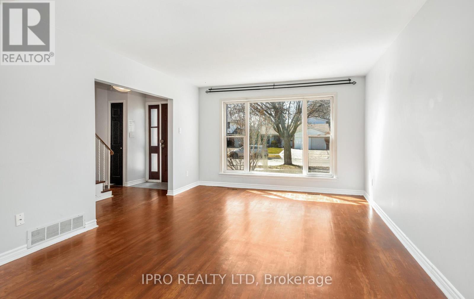 












95 WILLOWRIDGE ROAD

,
Toronto (Willowridge-Martingrove-Richview),




Ontario
M9R3Z5

