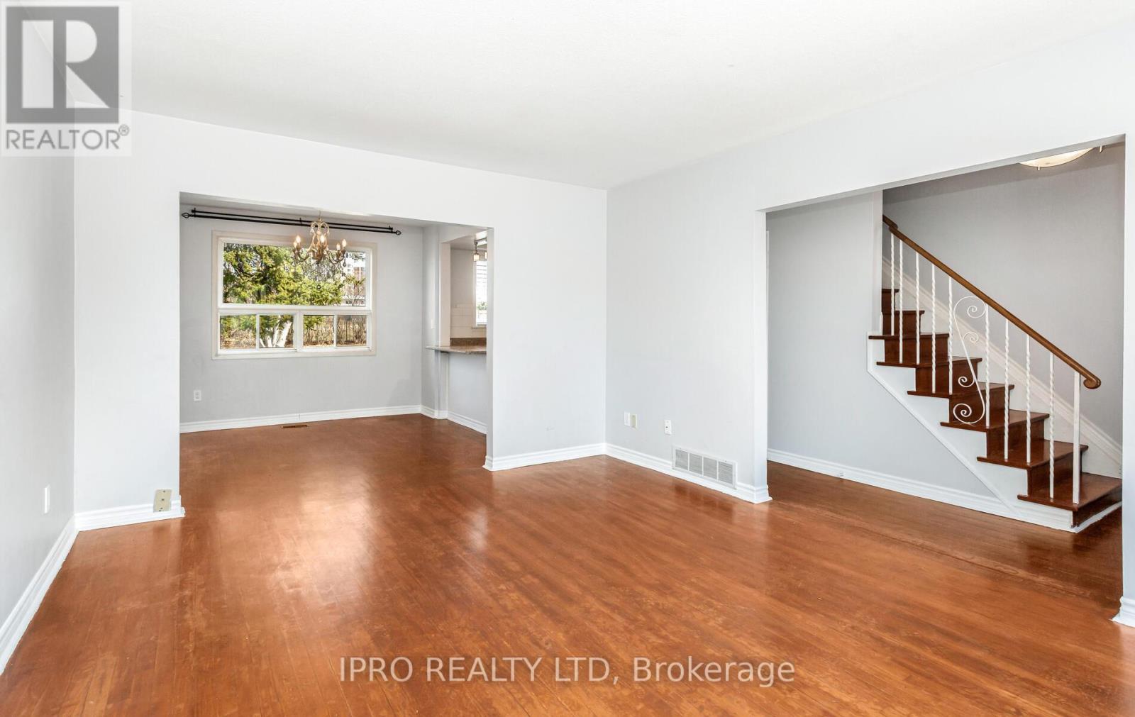 












95 WILLOWRIDGE ROAD

,
Toronto (Willowridge-Martingrove-Richview),




Ontario
M9R3Z5


