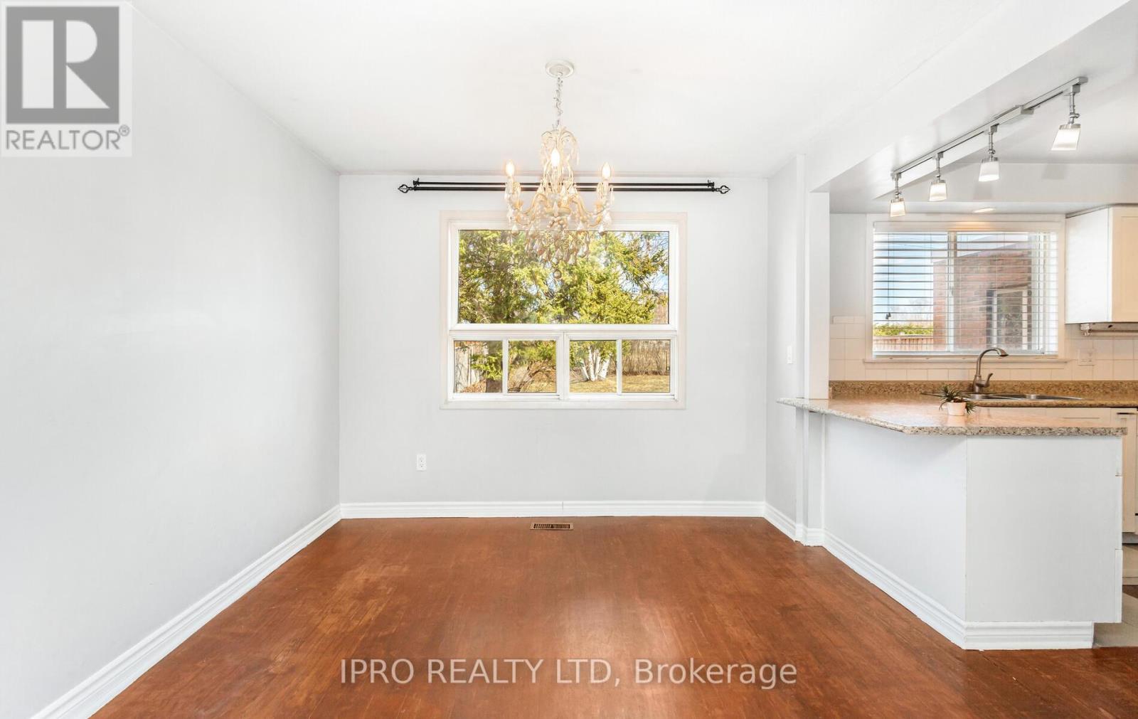 












95 WILLOWRIDGE ROAD

,
Toronto (Willowridge-Martingrove-Richview),




Ontario
M9R3Z5

