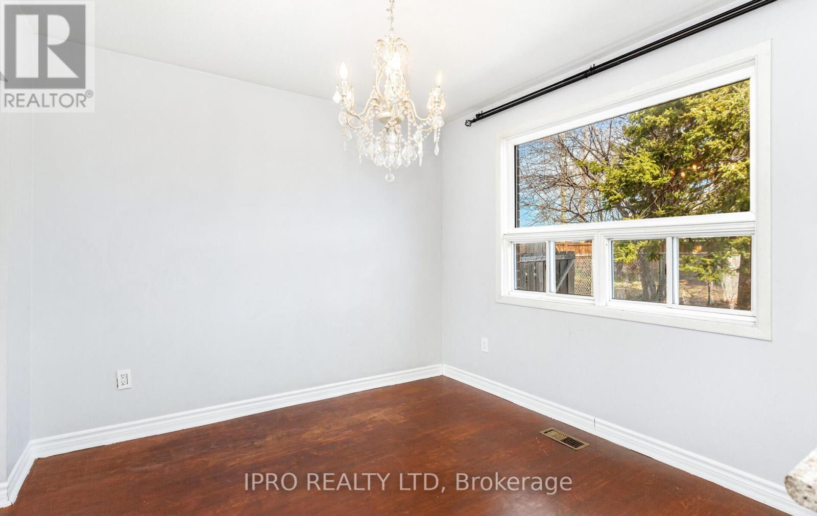 












95 WILLOWRIDGE ROAD

,
Toronto (Willowridge-Martingrove-Richview),




Ontario
M9R3Z5

