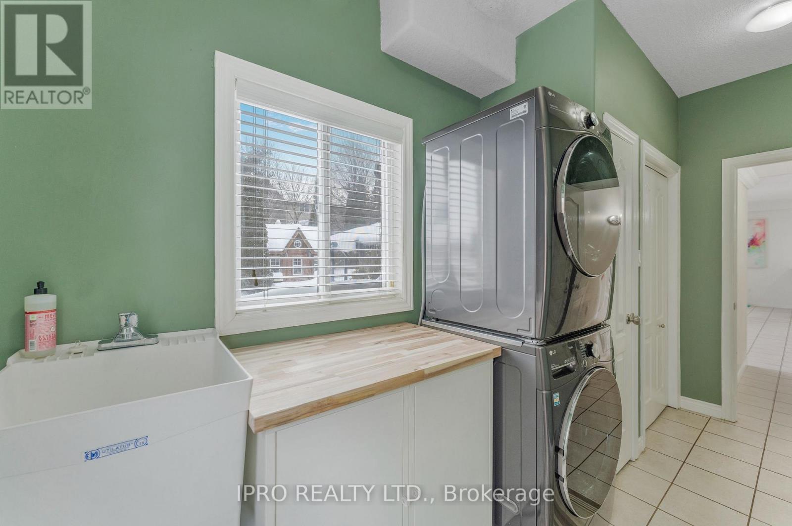 












2 REDFERN STREET

,
Orangeville,




Ontario
L9W5C8

