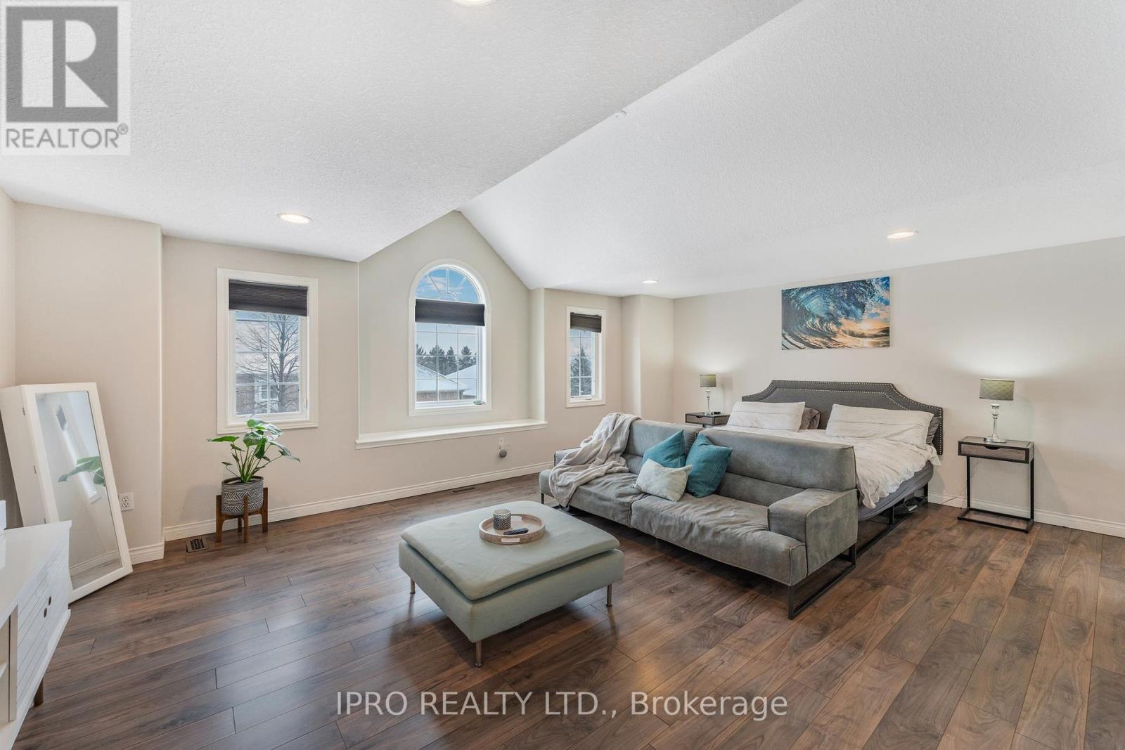












2 REDFERN STREET

,
Orangeville,




Ontario
L9W5C8


