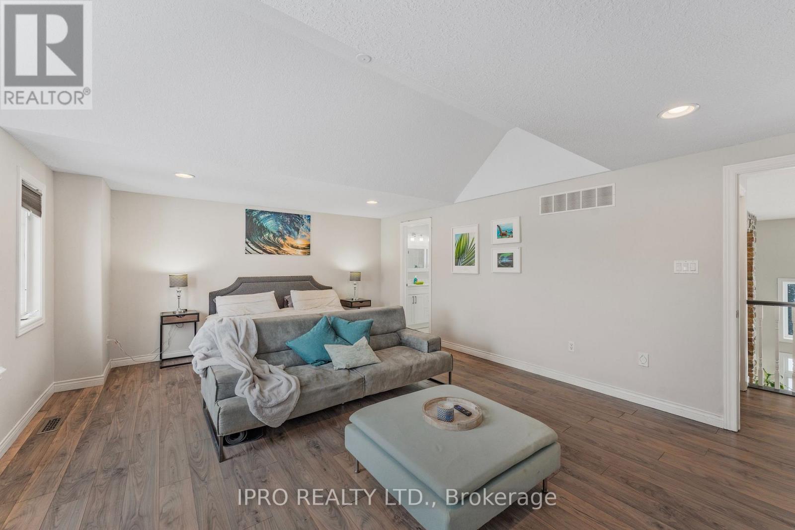 












2 REDFERN STREET

,
Orangeville,




Ontario
L9W5C8

