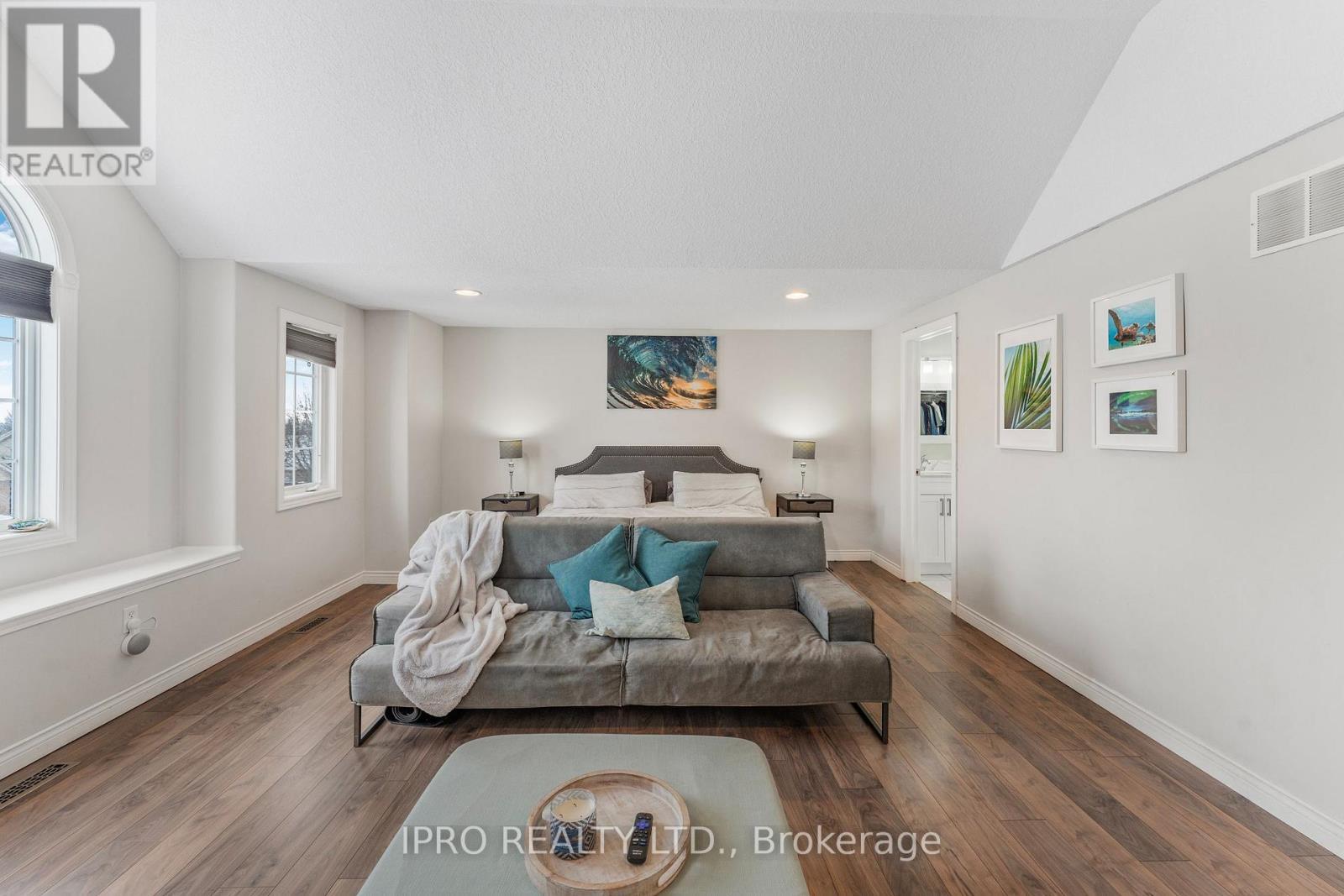 












2 REDFERN STREET

,
Orangeville,




Ontario
L9W5C8

