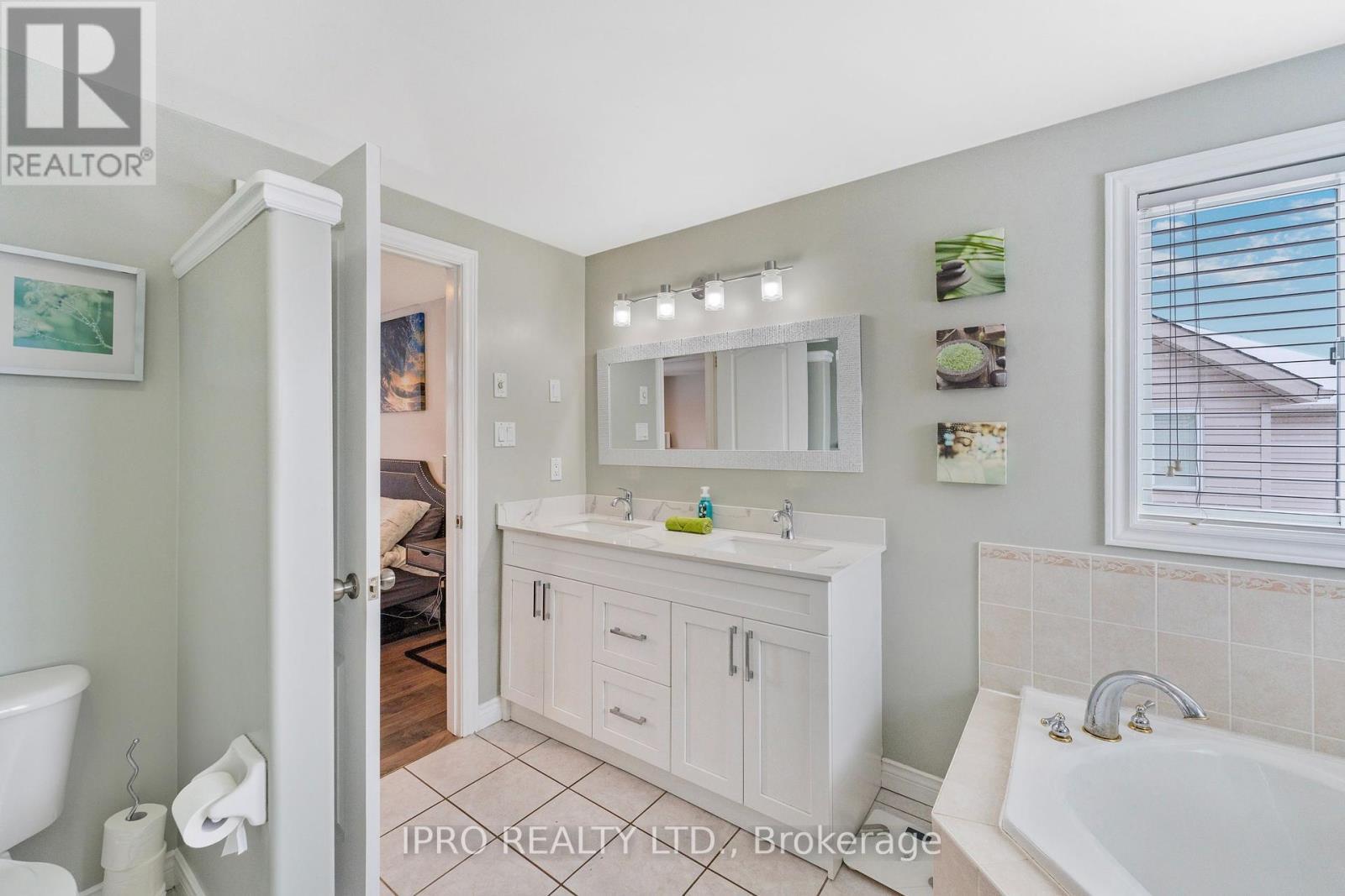 












2 REDFERN STREET

,
Orangeville,




Ontario
L9W5C8

