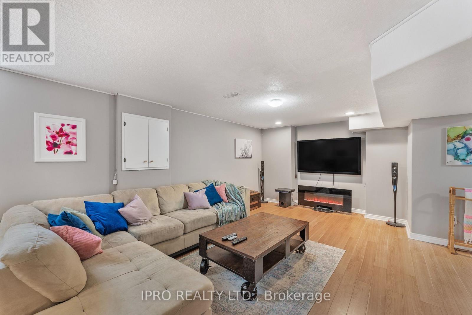 












2 REDFERN STREET

,
Orangeville,




Ontario
L9W5C8

