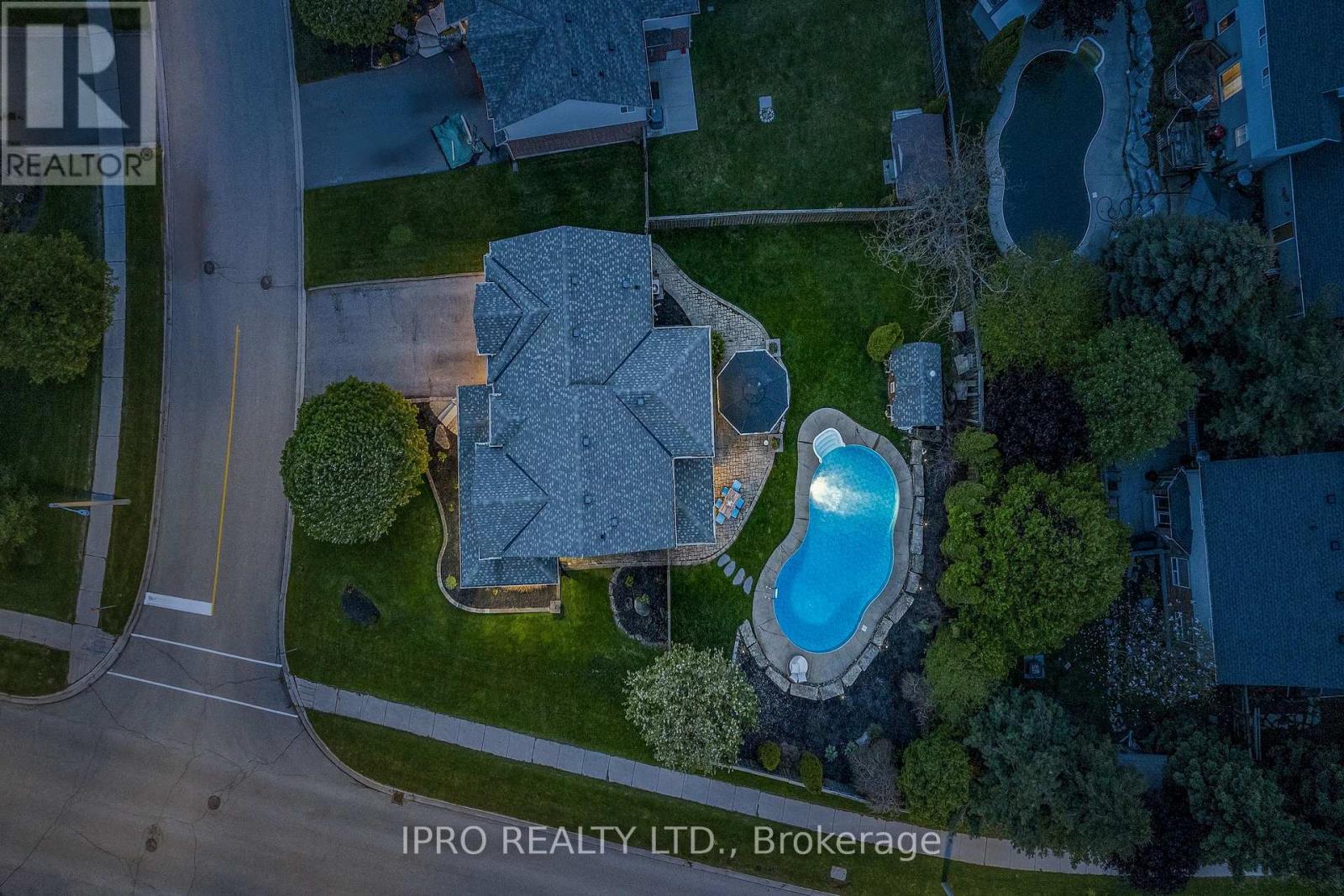 












2 REDFERN STREET

,
Orangeville,




Ontario
L9W5C8

