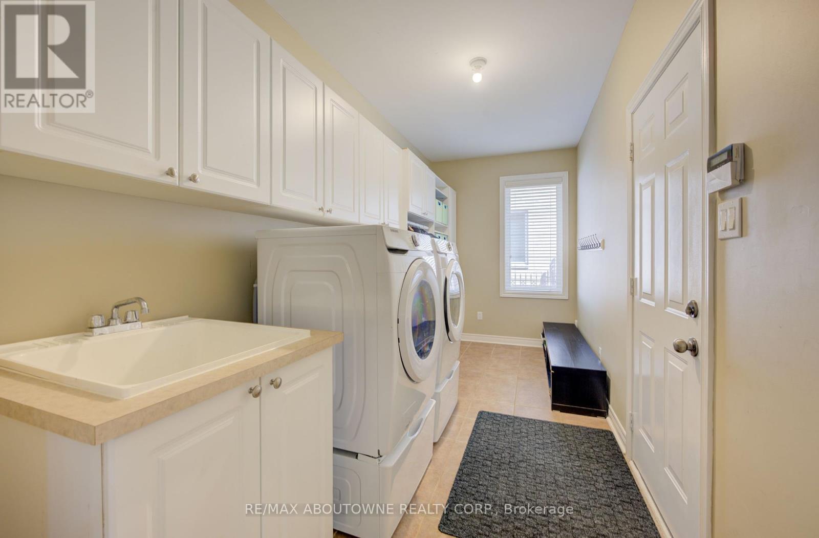 












1521 CRAIGLEITH ROAD

,
Oakville (JC Joshua Creek),




Ontario
L6H7W3


