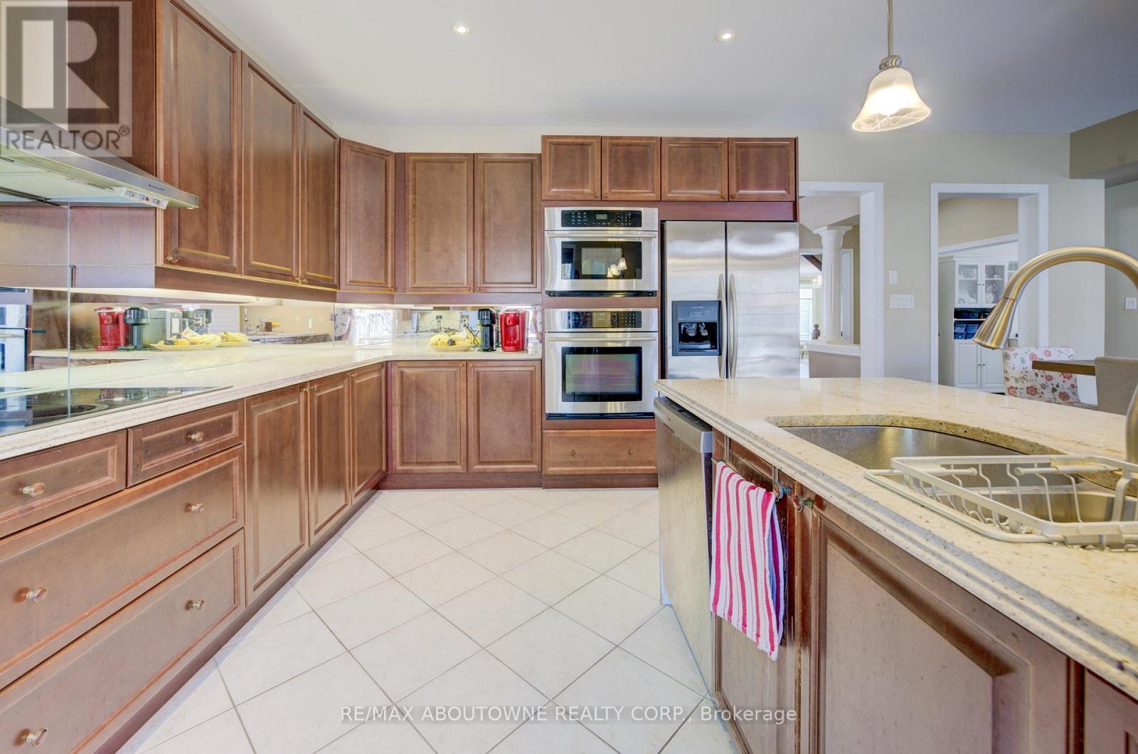 












1521 CRAIGLEITH ROAD

,
Oakville (JC Joshua Creek),




Ontario
L6H7W3

