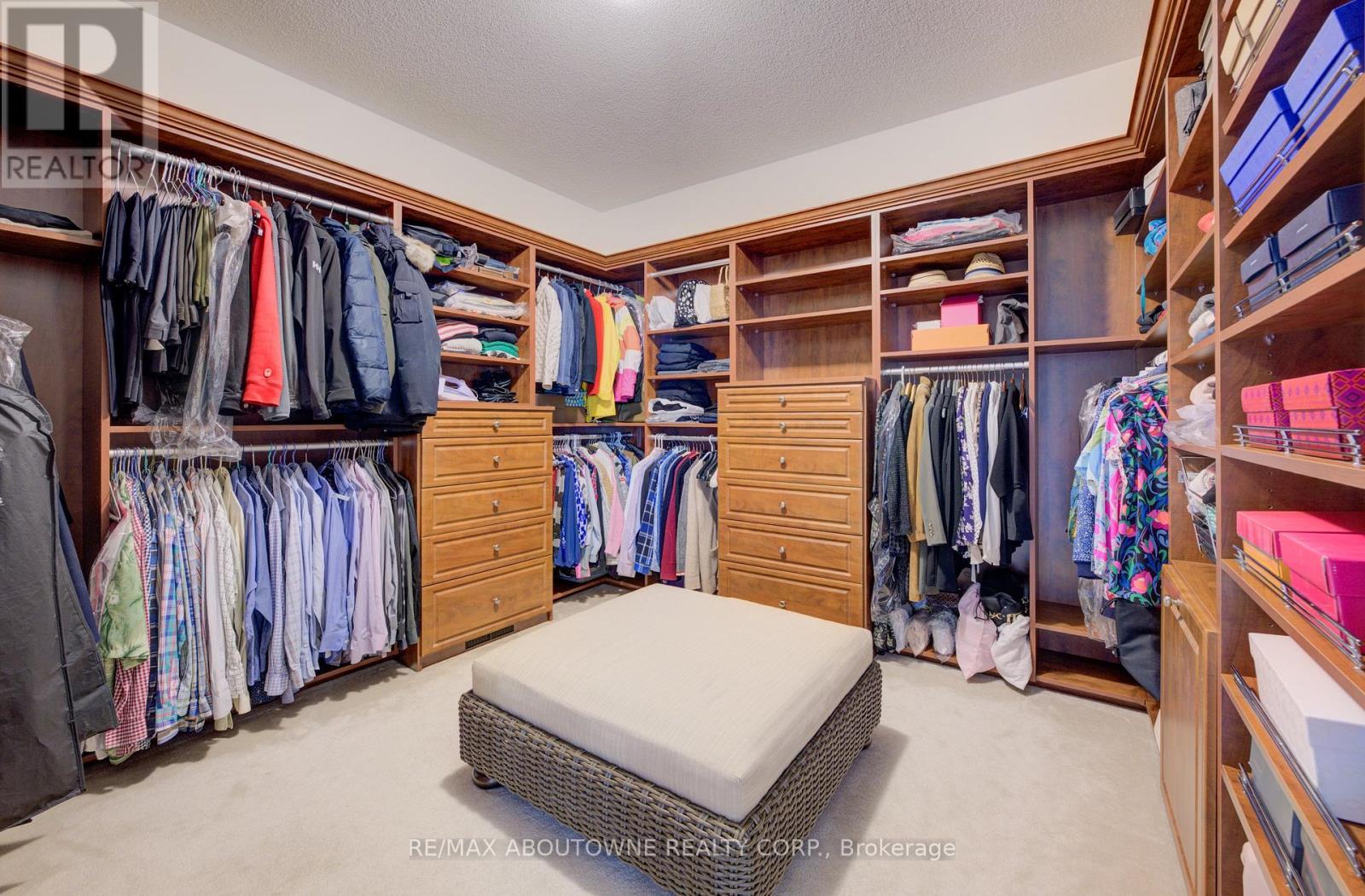 












1521 CRAIGLEITH ROAD

,
Oakville (JC Joshua Creek),




Ontario
L6H7W3

