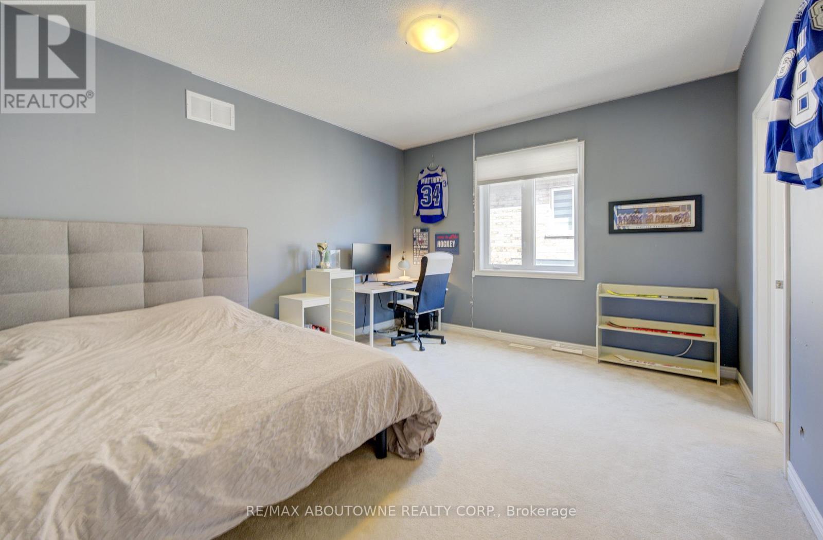 












1521 CRAIGLEITH ROAD

,
Oakville (JC Joshua Creek),




Ontario
L6H7W3

