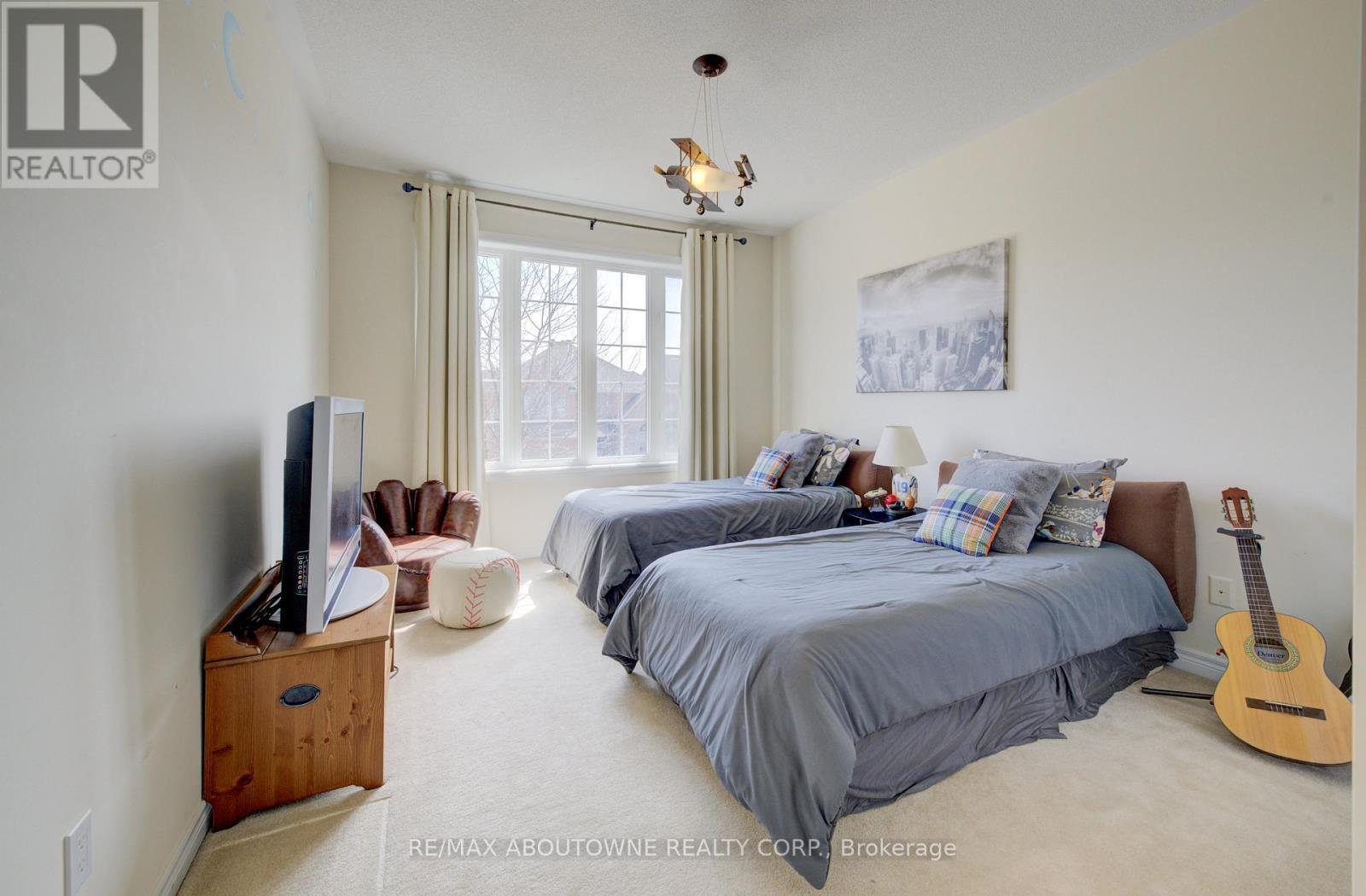 












1521 CRAIGLEITH ROAD

,
Oakville (JC Joshua Creek),




Ontario
L6H7W3

