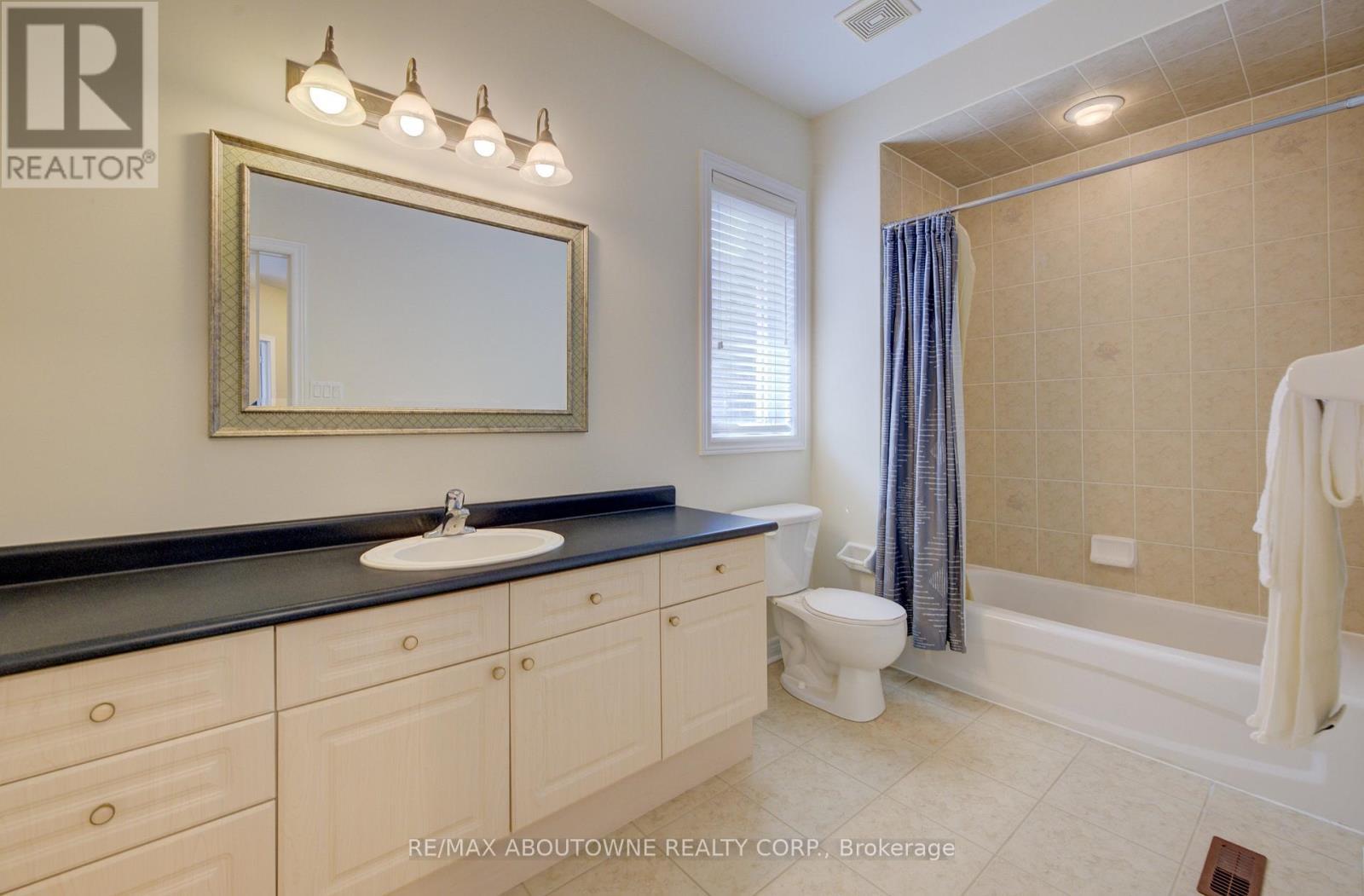 












1521 CRAIGLEITH ROAD

,
Oakville (JC Joshua Creek),




Ontario
L6H7W3

