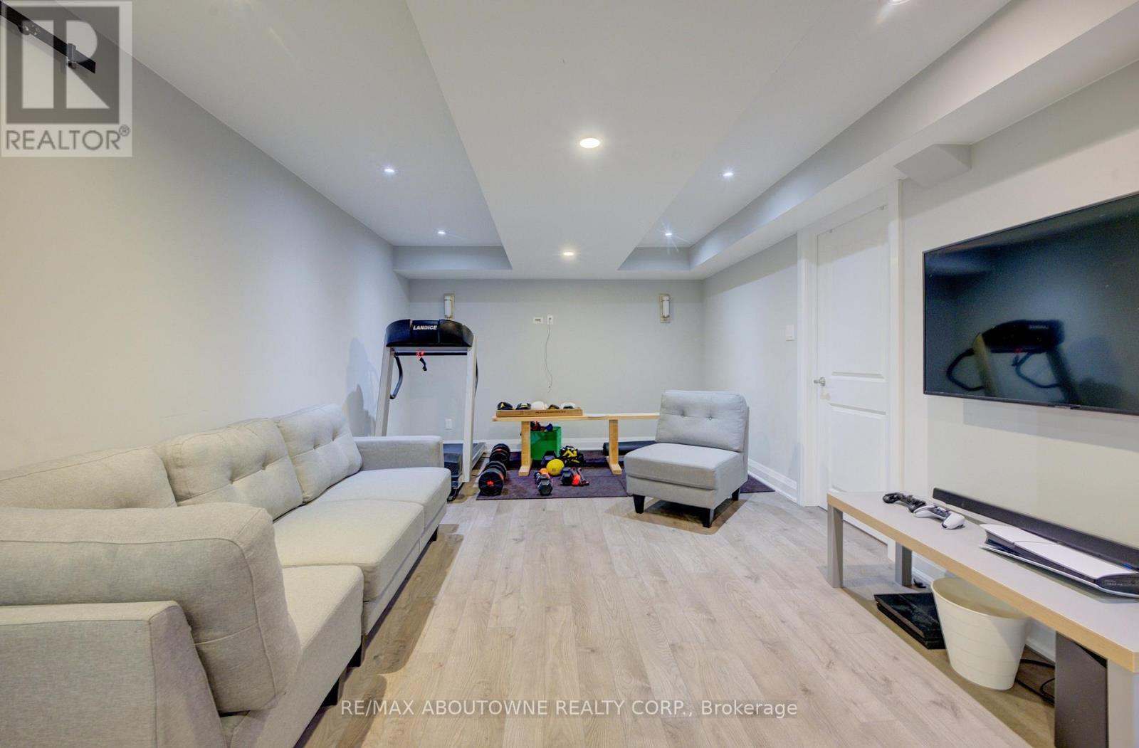 












1521 CRAIGLEITH ROAD

,
Oakville (JC Joshua Creek),




Ontario
L6H7W3

