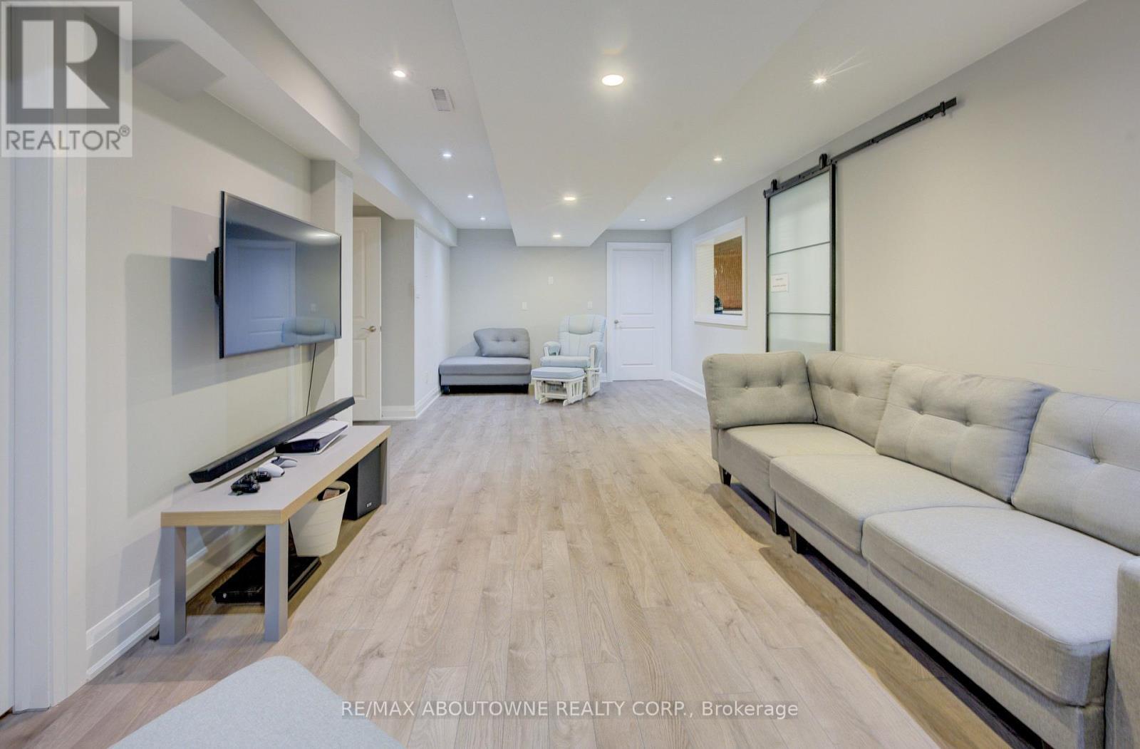 












1521 CRAIGLEITH ROAD

,
Oakville (JC Joshua Creek),




Ontario
L6H7W3

