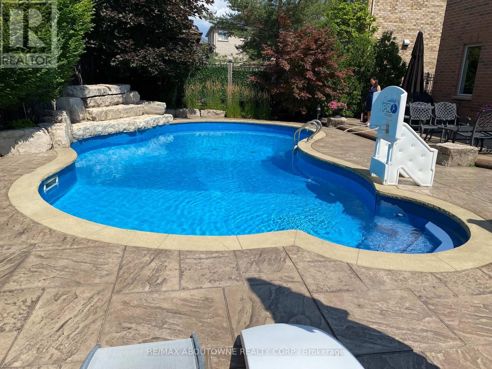 












1521 CRAIGLEITH ROAD

,
Oakville (JC Joshua Creek),




Ontario
L6H7W3

