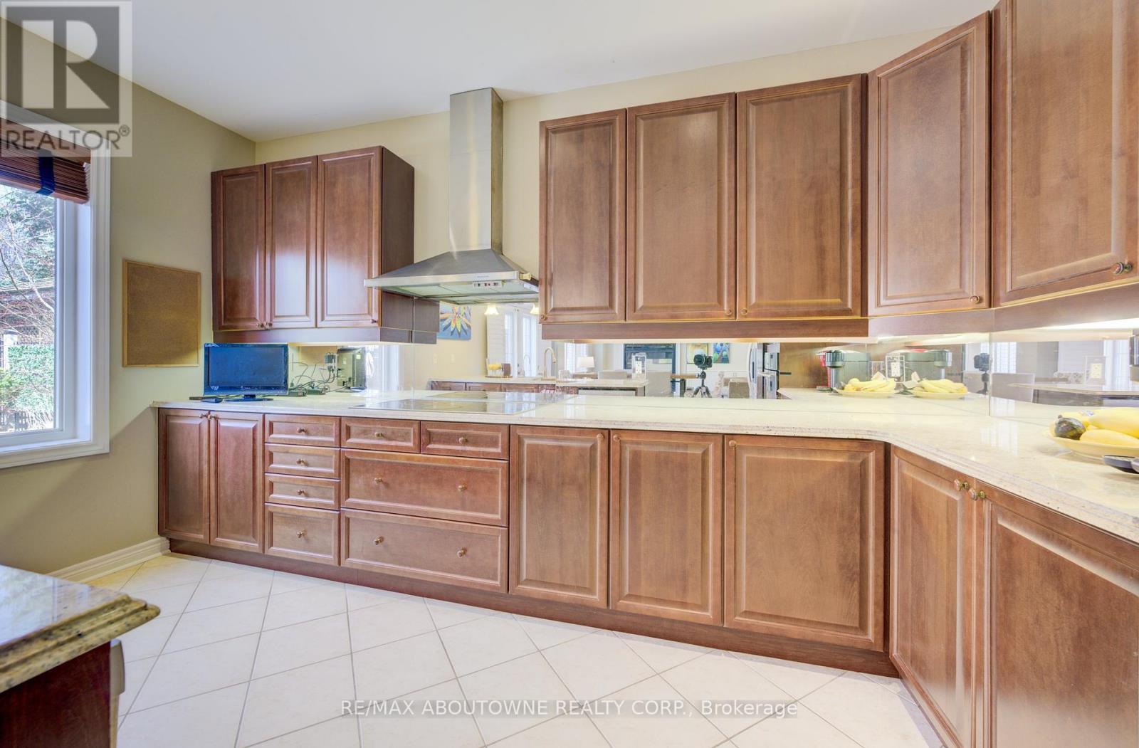












1521 CRAIGLEITH ROAD

,
Oakville (JC Joshua Creek),




Ontario
L6H7W3

