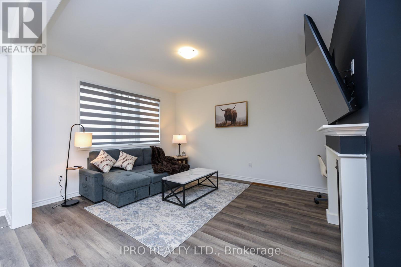 












1217 FERGUSON DRIVE

,
Milton (BW Bowes),




Ontario
L9T7V8

