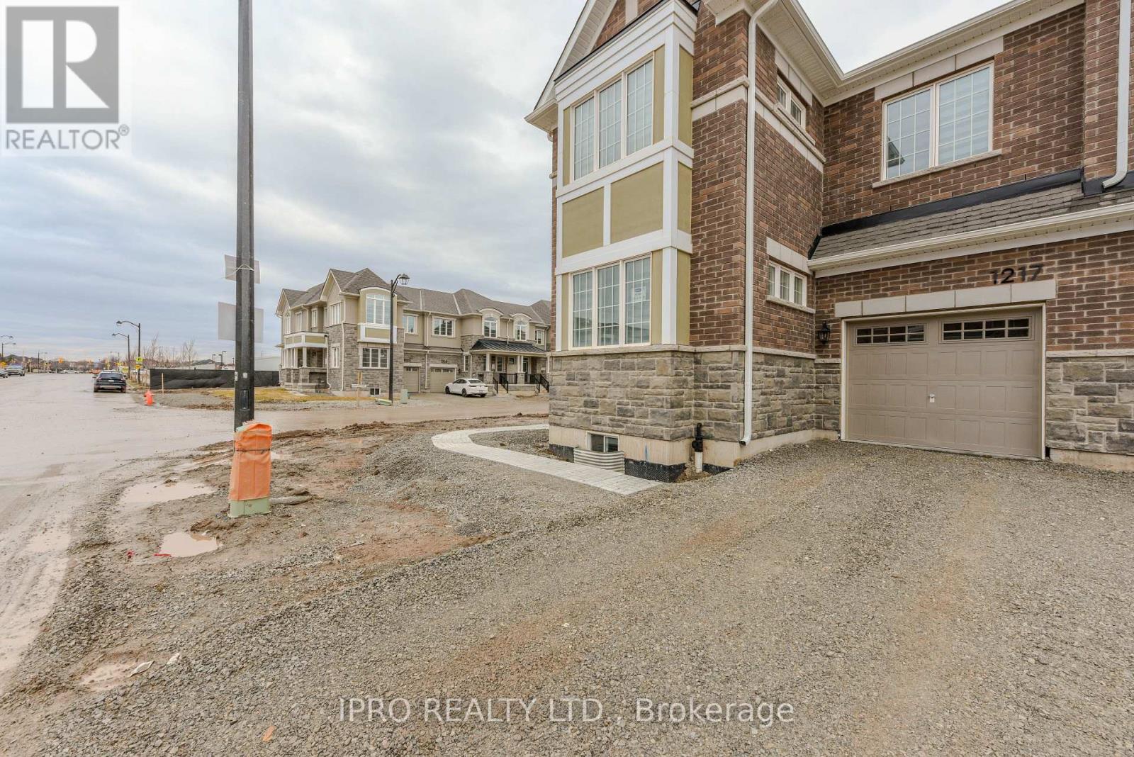 












1217 FERGUSON DRIVE

,
Milton (BW Bowes),




Ontario
L9T7V8


