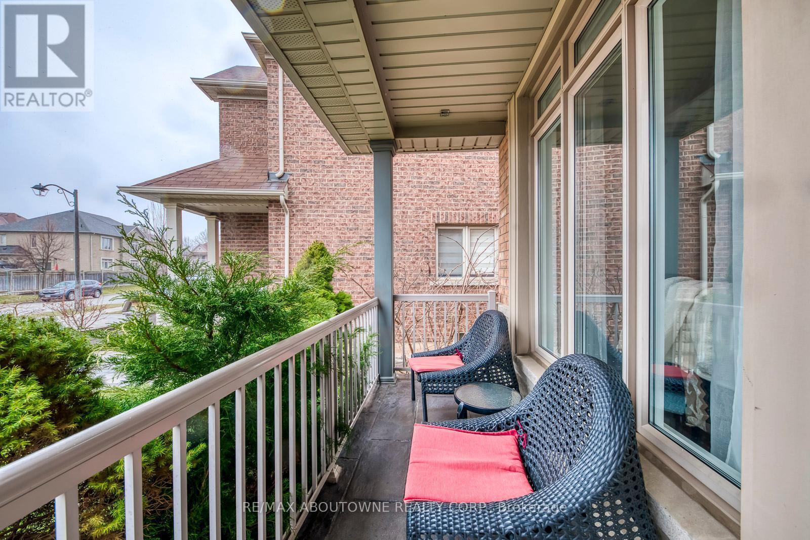 












2218 HATFIELD DRIVE

,
Oakville (WM Westmount),




Ontario
L6M4W4

