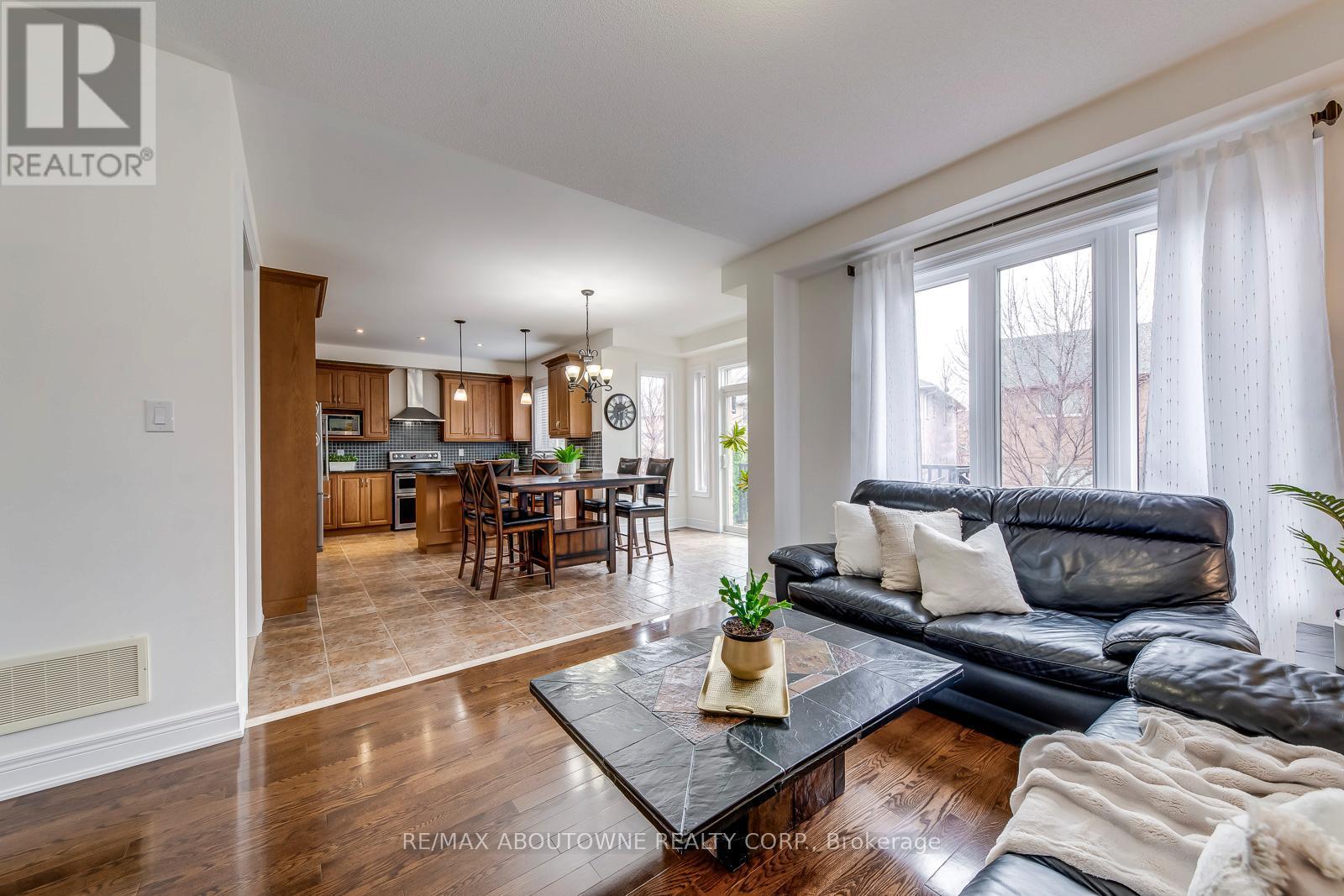 












2218 HATFIELD DRIVE

,
Oakville (WM Westmount),




Ontario
L6M4W4

