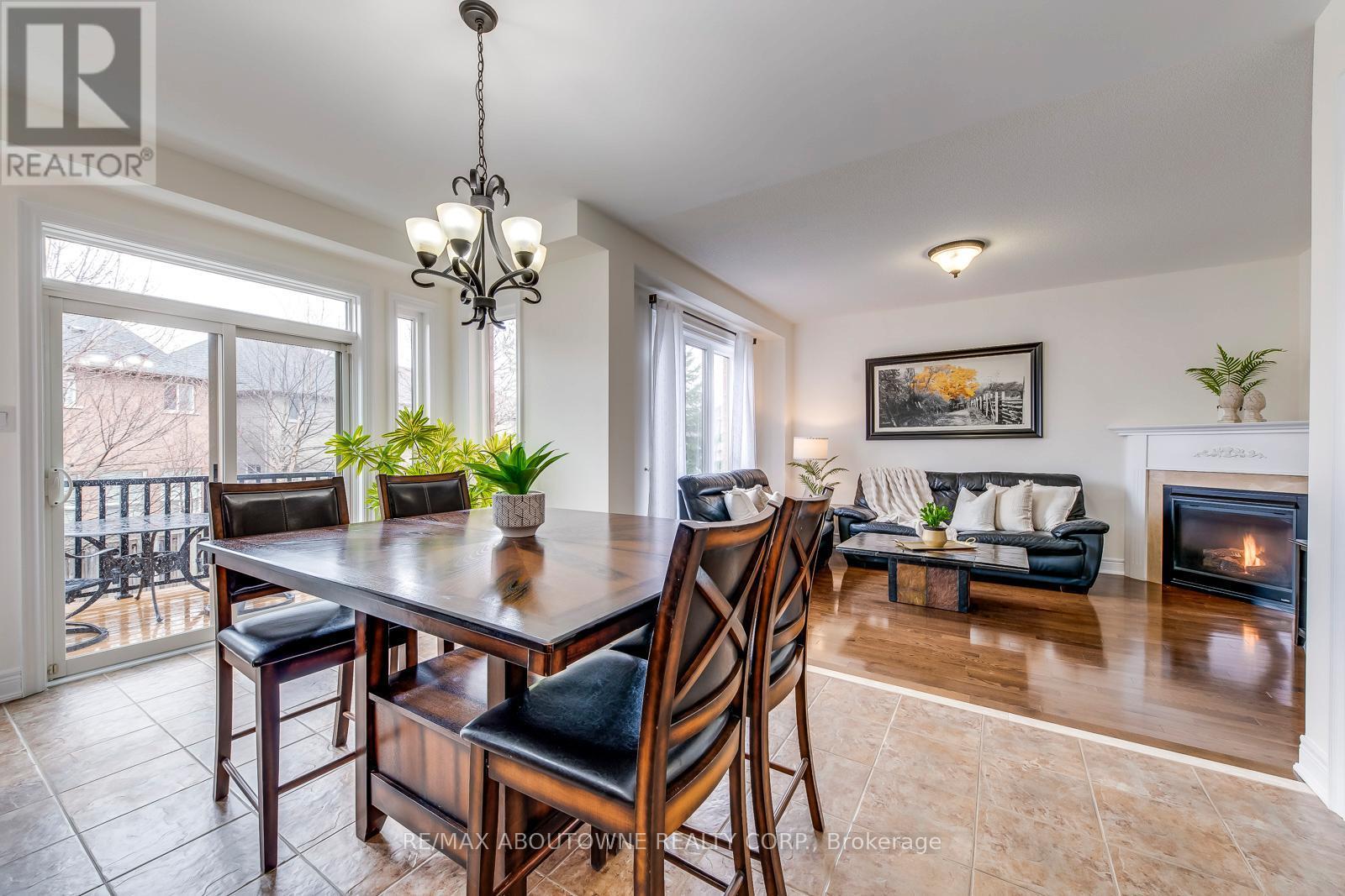 












2218 HATFIELD DRIVE

,
Oakville (WM Westmount),




Ontario
L6M4W4

