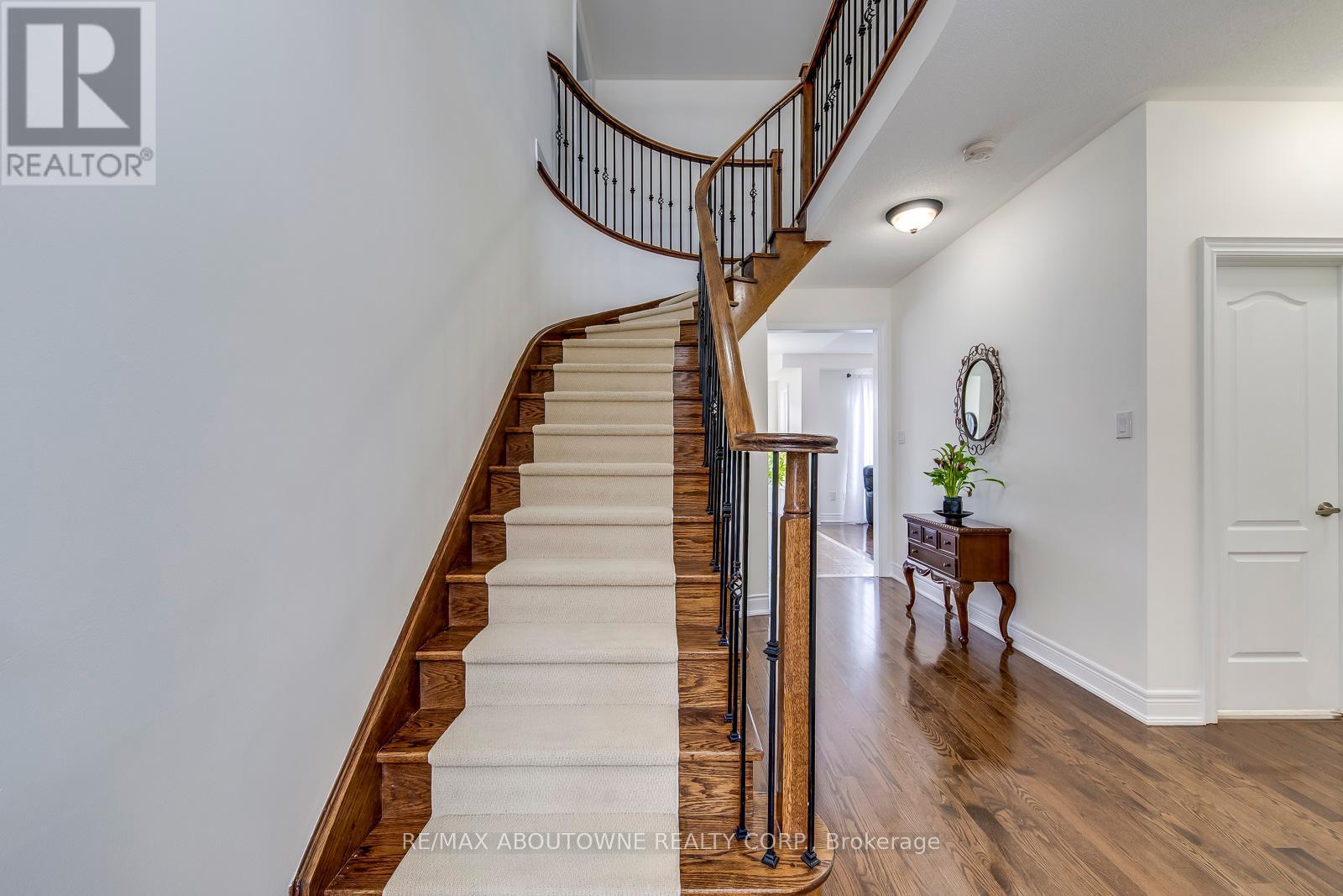 












2218 HATFIELD DRIVE

,
Oakville (WM Westmount),




Ontario
L6M4W4

