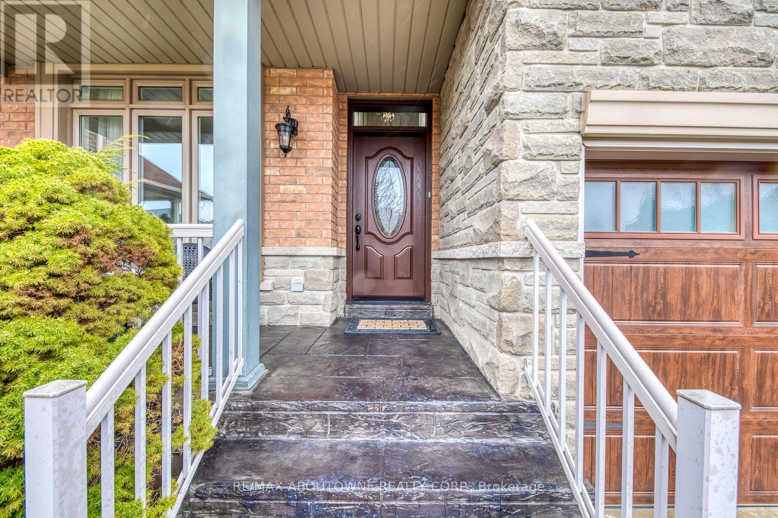 












2218 HATFIELD DRIVE

,
Oakville (WM Westmount),




Ontario
L6M4W4

