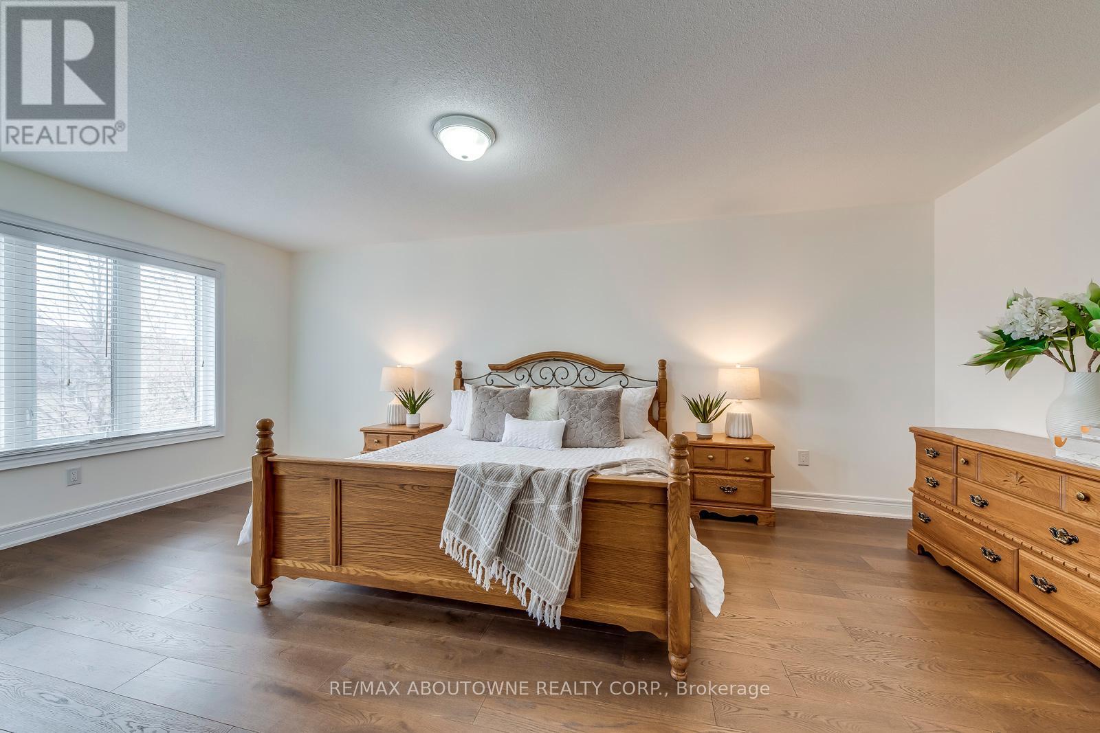 












2218 HATFIELD DRIVE

,
Oakville (WM Westmount),




Ontario
L6M4W4

