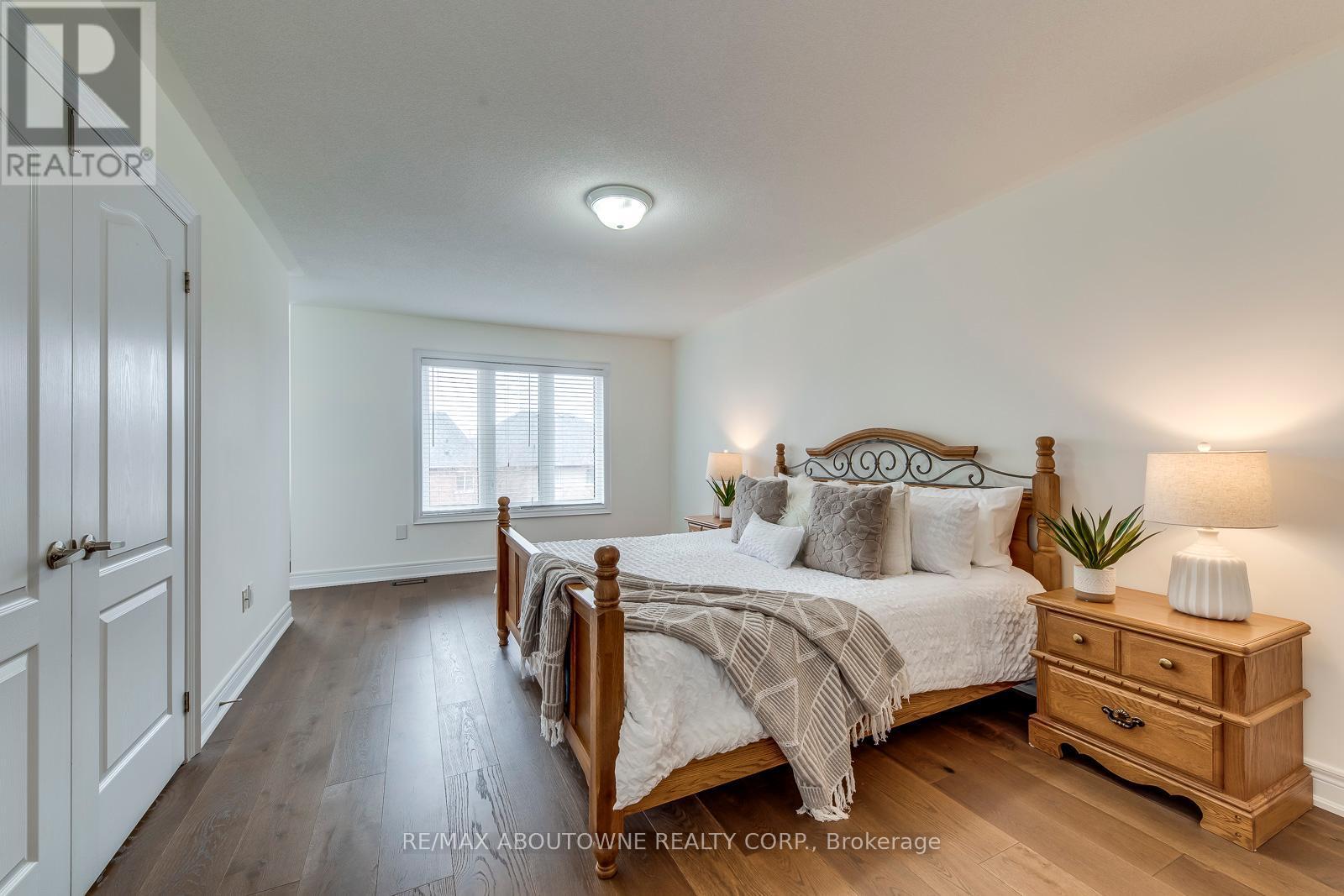 












2218 HATFIELD DRIVE

,
Oakville (WM Westmount),




Ontario
L6M4W4

