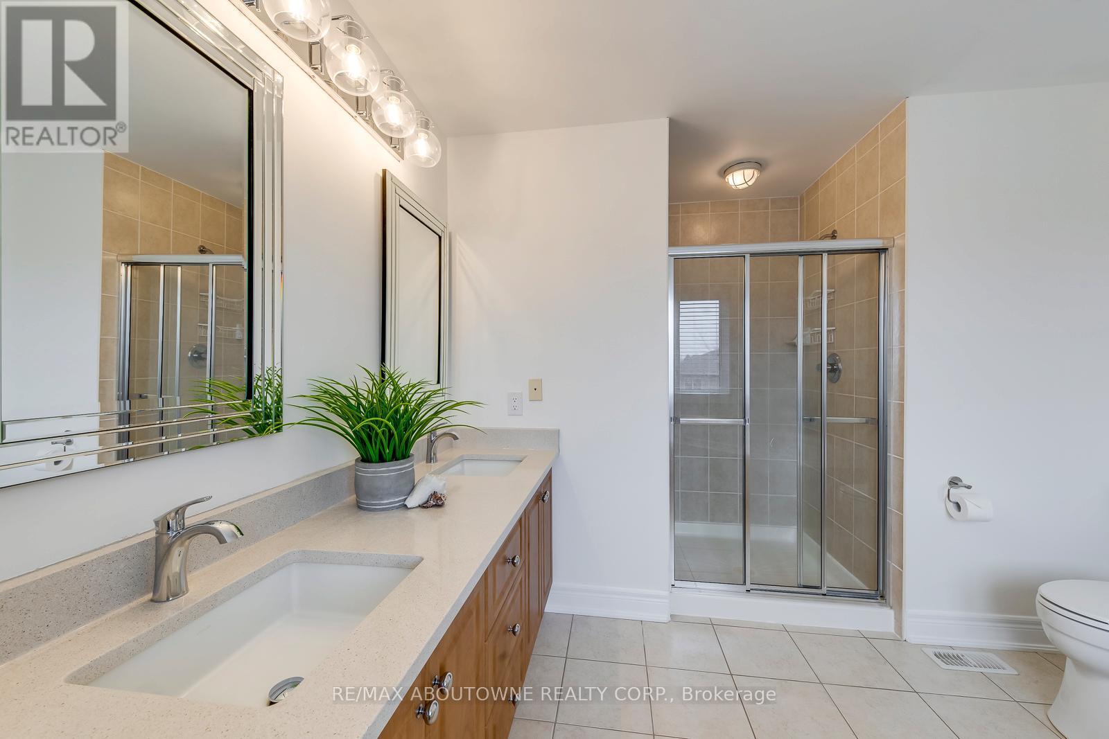 












2218 HATFIELD DRIVE

,
Oakville (WM Westmount),




Ontario
L6M4W4

