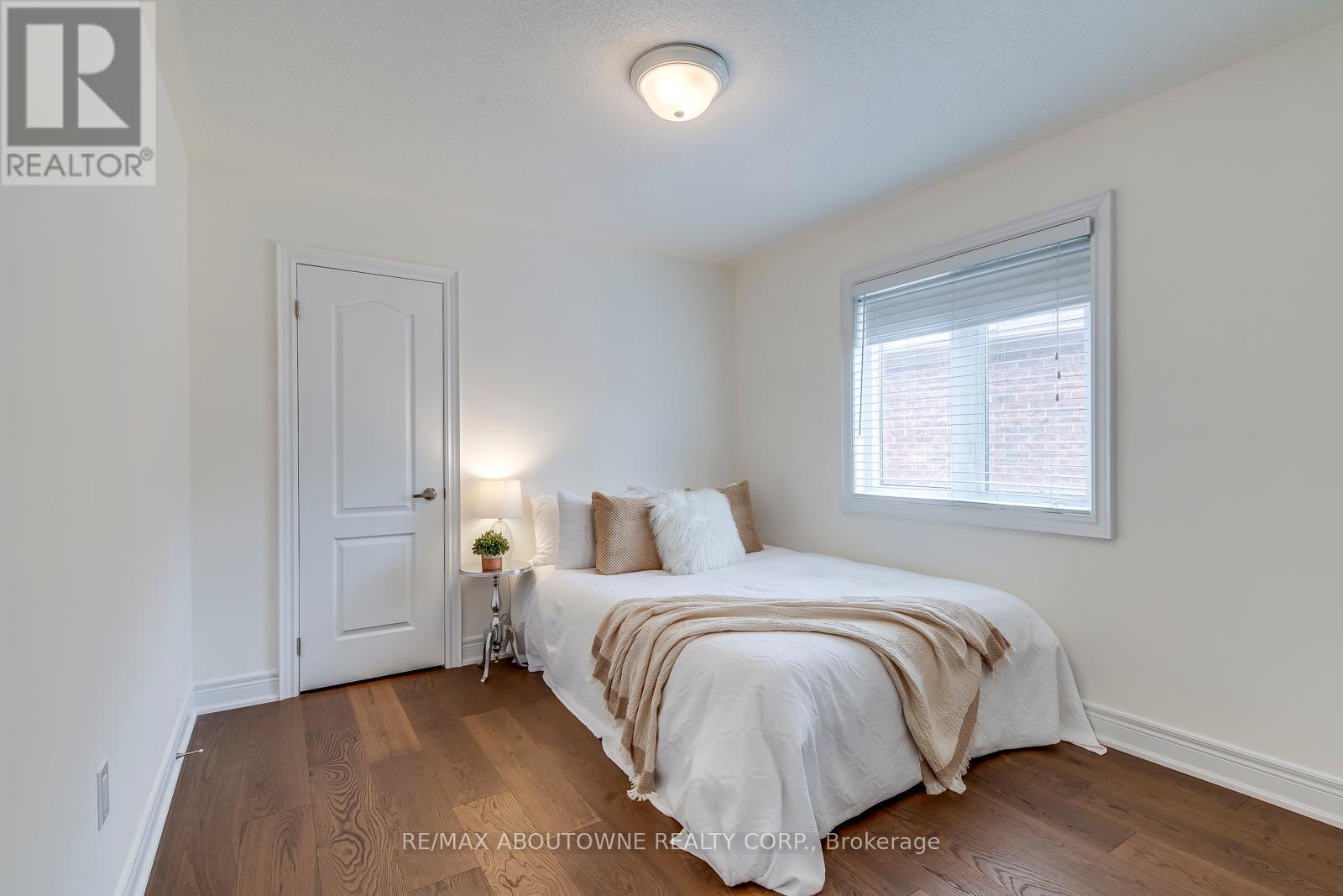 












2218 HATFIELD DRIVE

,
Oakville (WM Westmount),




Ontario
L6M4W4

