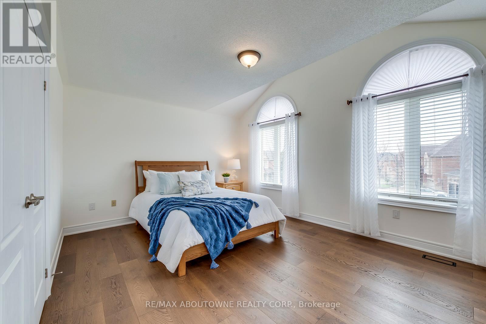 












2218 HATFIELD DRIVE

,
Oakville (WM Westmount),




Ontario
L6M4W4

