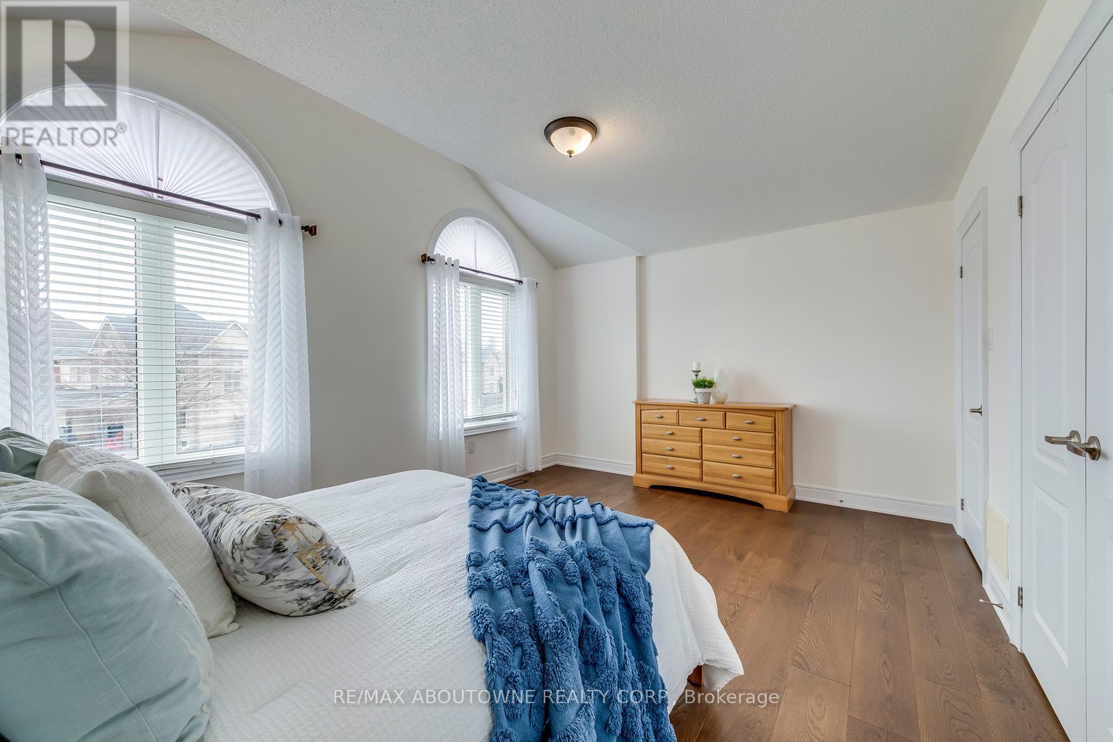 












2218 HATFIELD DRIVE

,
Oakville (WM Westmount),




Ontario
L6M4W4

