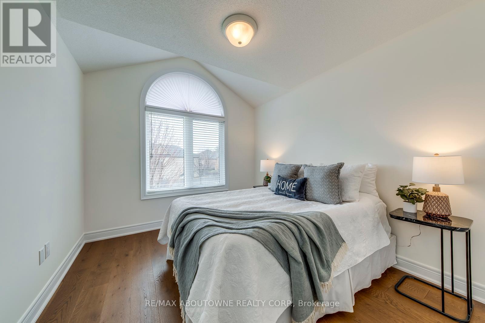 












2218 HATFIELD DRIVE

,
Oakville (WM Westmount),




Ontario
L6M4W4

