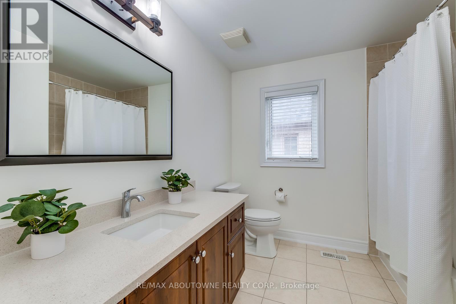 












2218 HATFIELD DRIVE

,
Oakville (WM Westmount),




Ontario
L6M4W4

