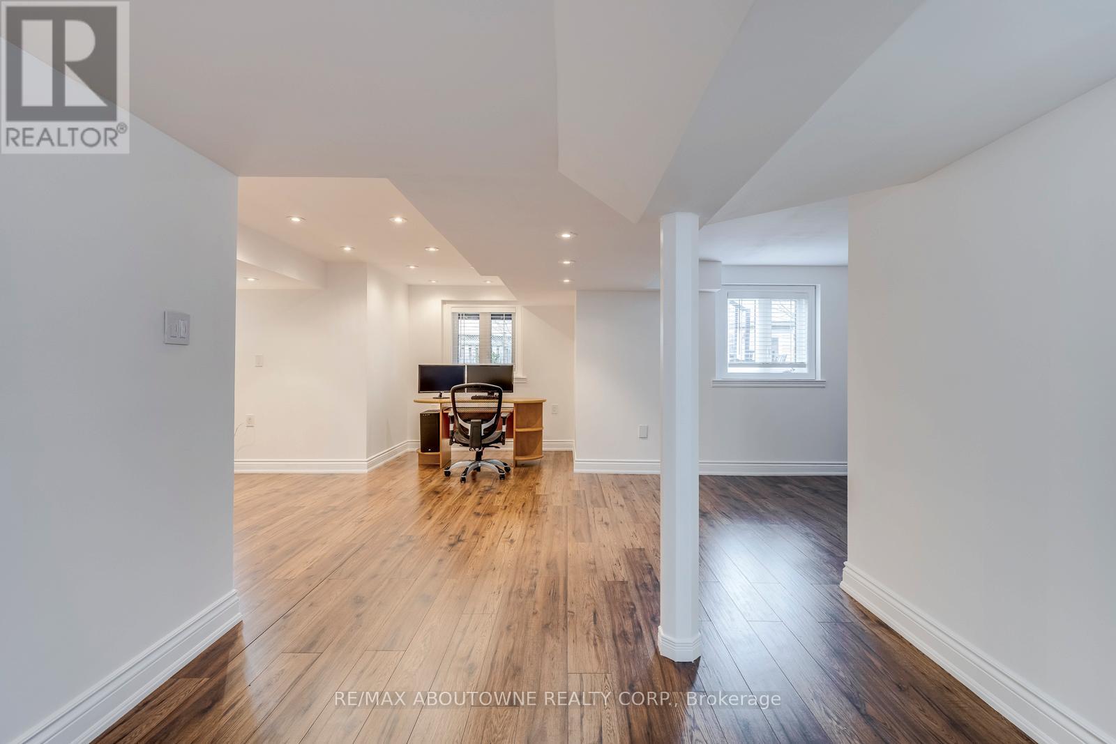 












2218 HATFIELD DRIVE

,
Oakville (WM Westmount),




Ontario
L6M4W4

