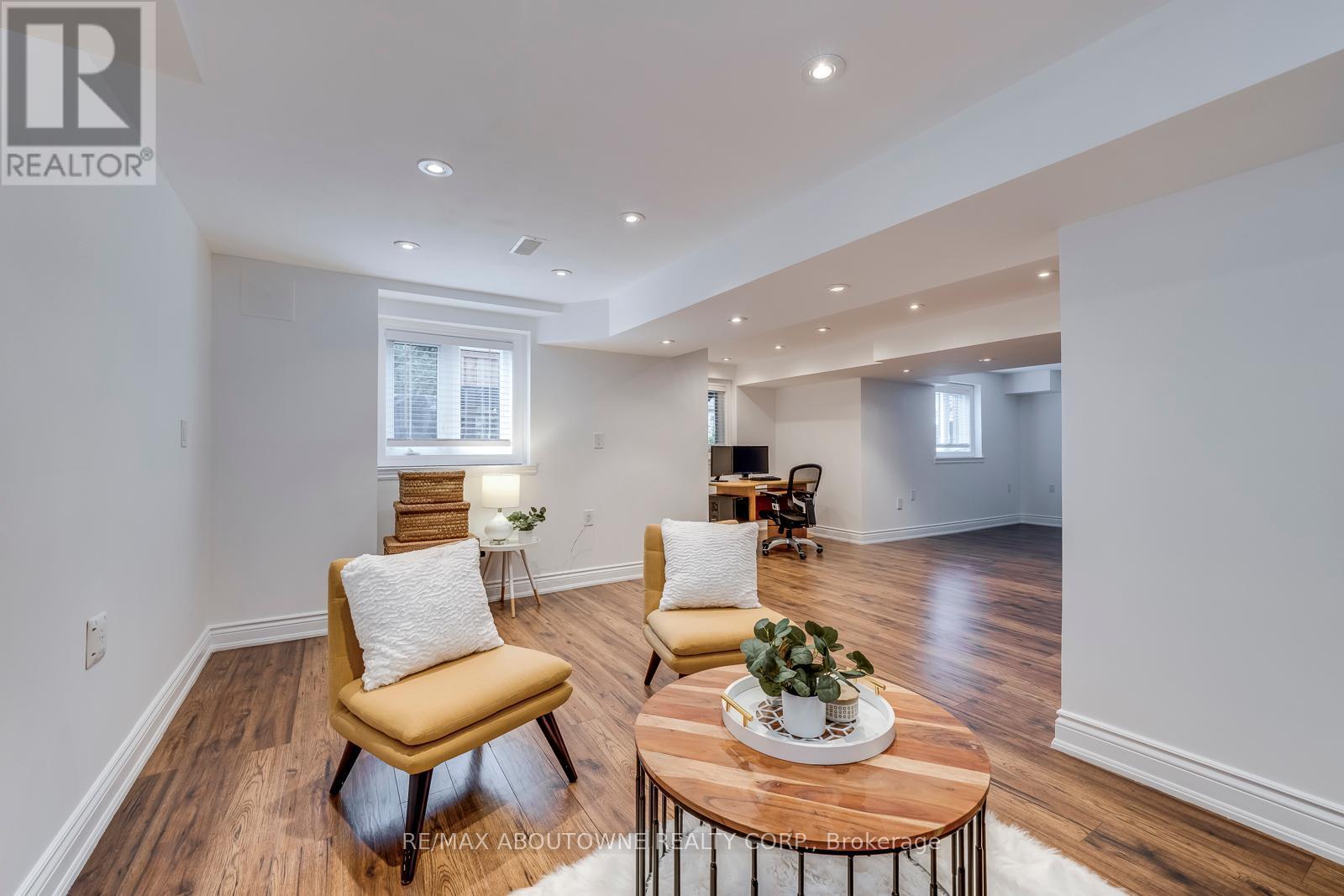 












2218 HATFIELD DRIVE

,
Oakville (WM Westmount),




Ontario
L6M4W4

