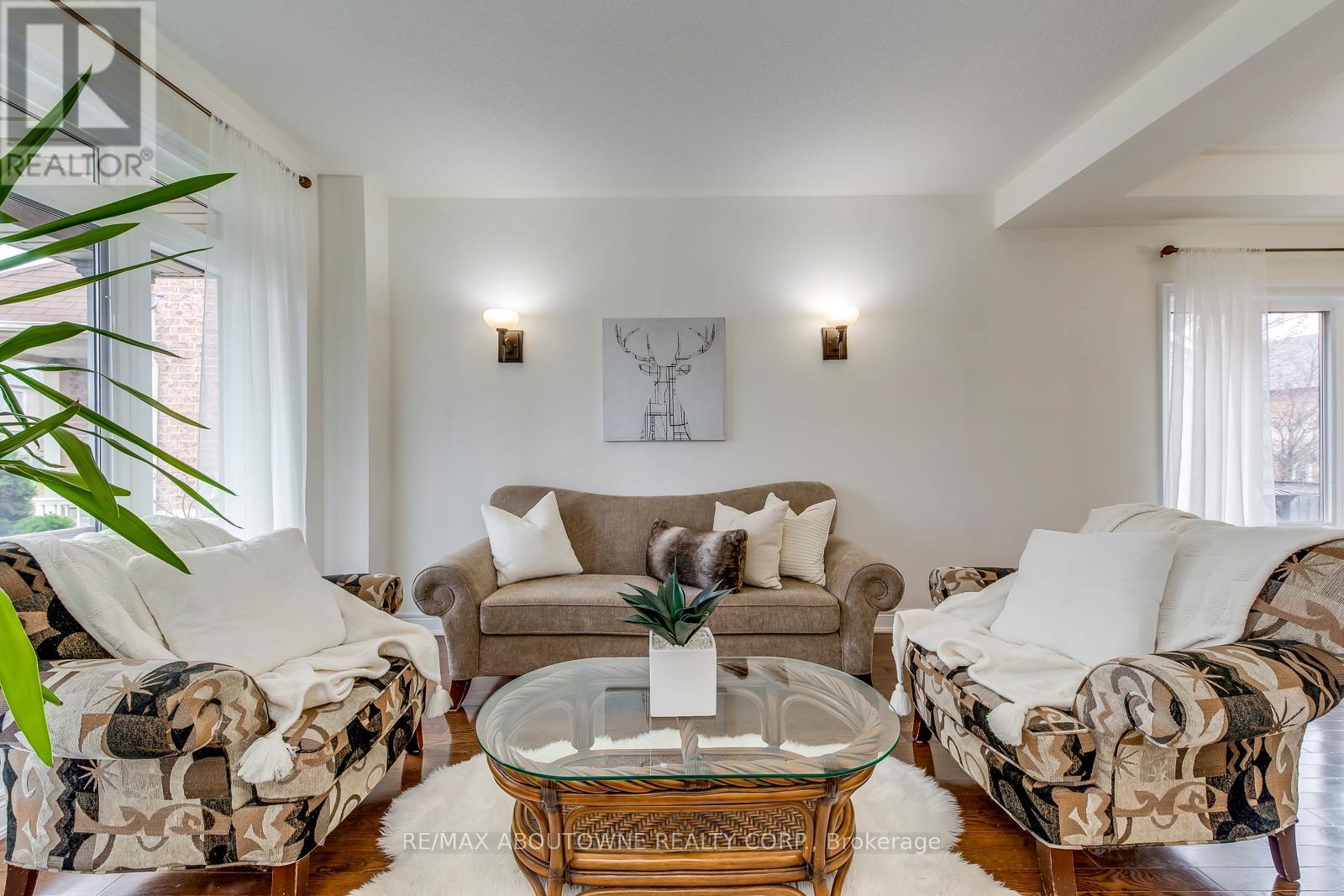 












2218 HATFIELD DRIVE

,
Oakville (WM Westmount),




Ontario
L6M4W4

